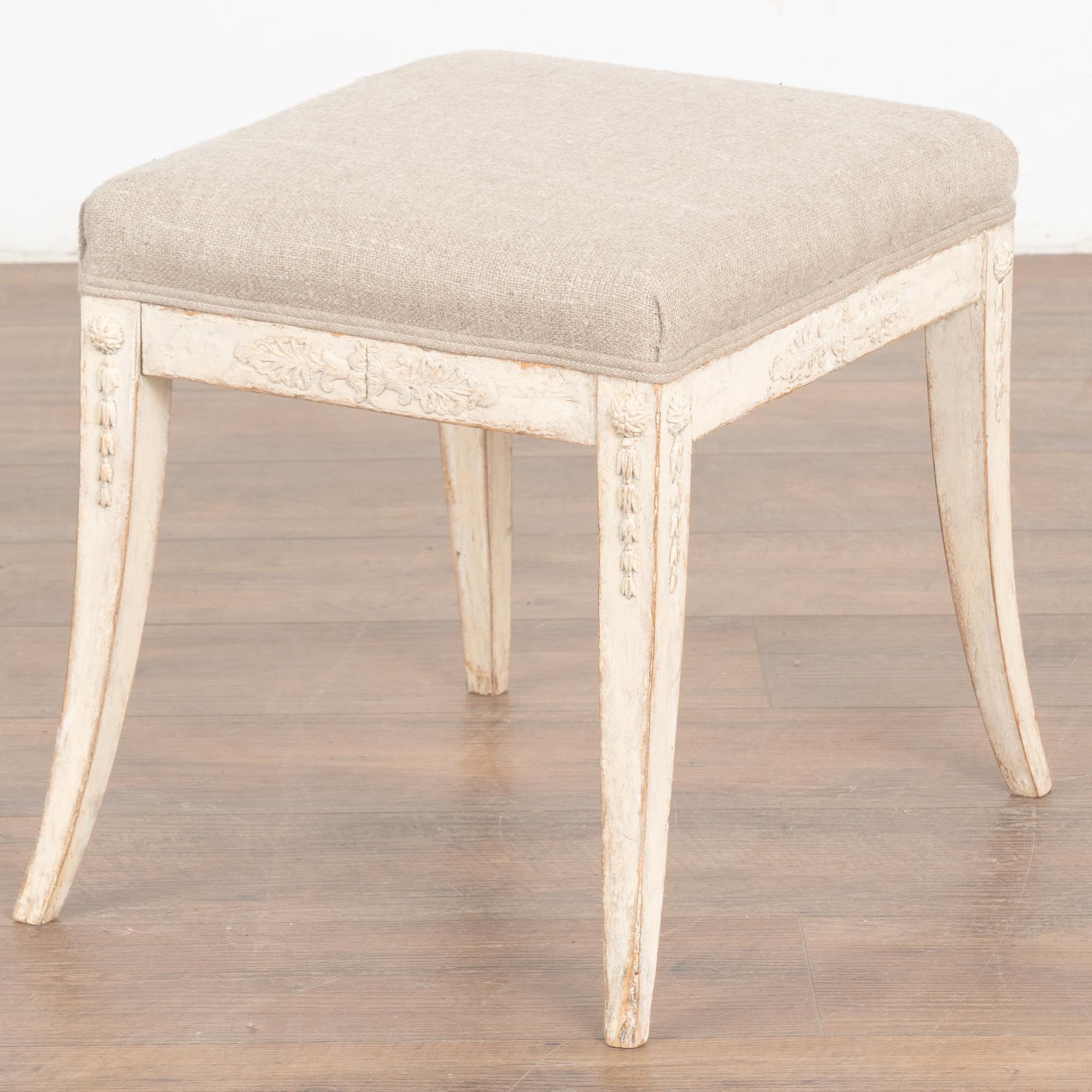 White Swedish Gustavian Stool With Saber Legs, circa 1840 For Sale 4