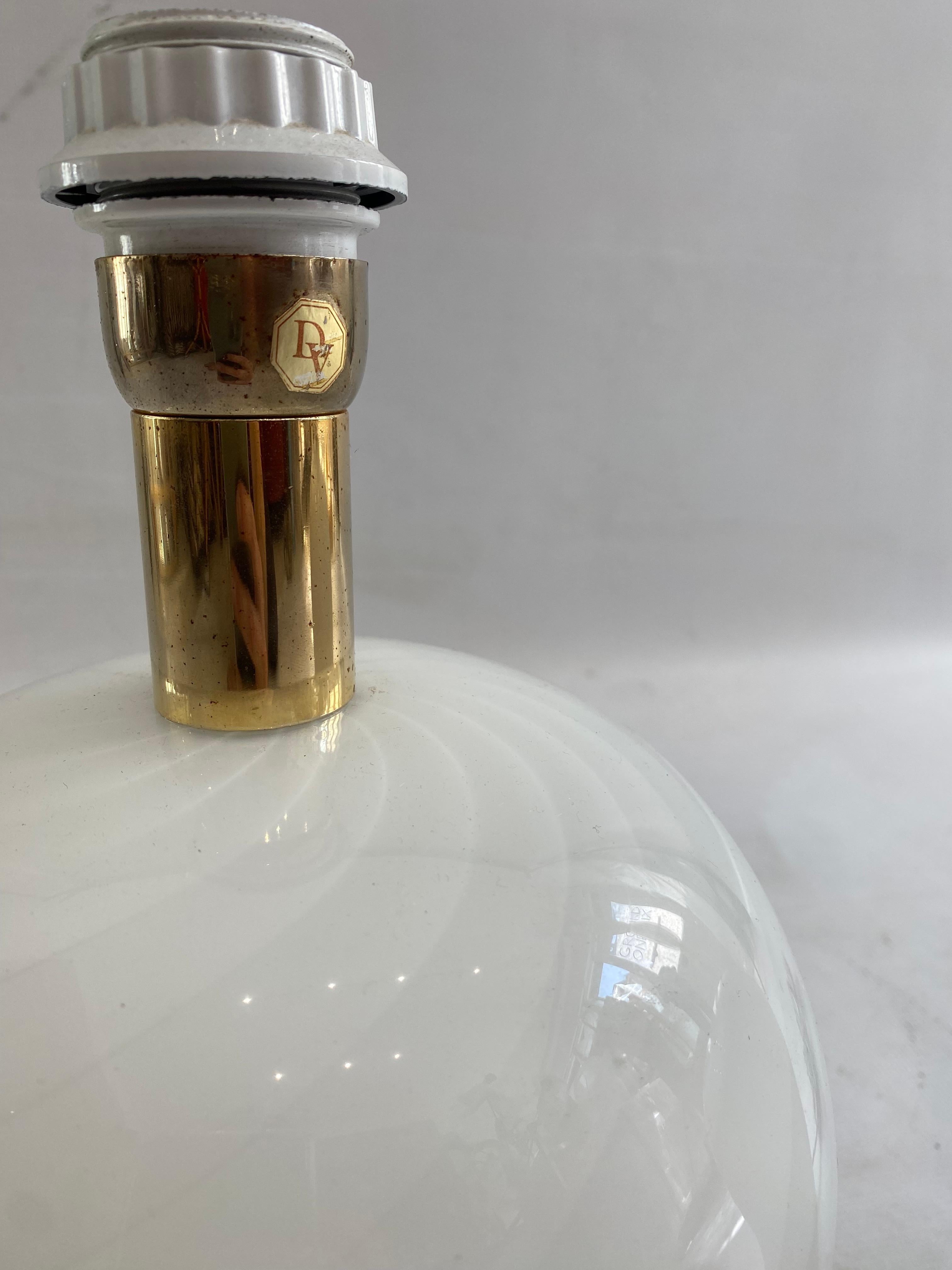 White Swirl Murano Glass Table Lamps 1970s Hollywood Regency Minimalism sofa bed For Sale 4