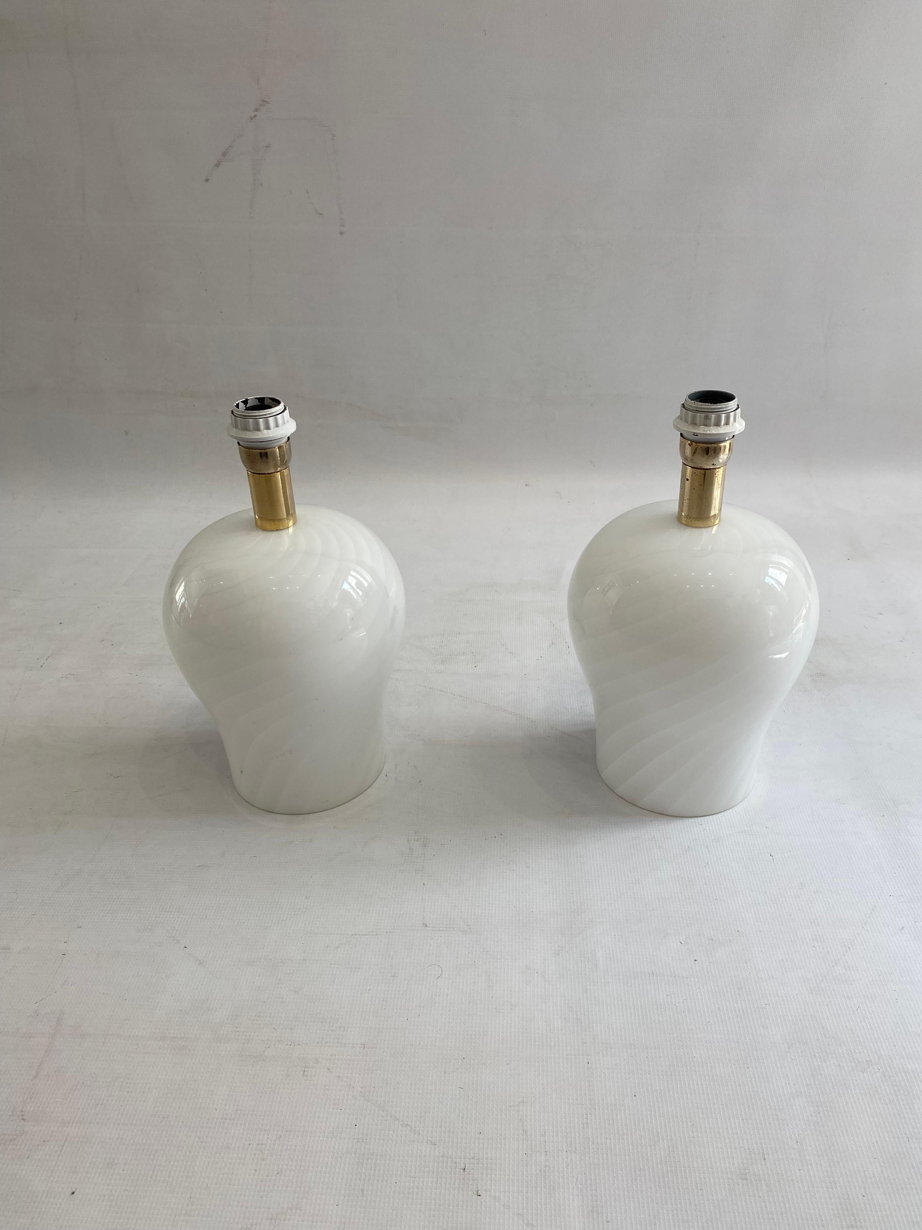 Italian White Swirl Murano Glass Table Lamps 1970s Hollywood Regency Minimalism sofa bed For Sale