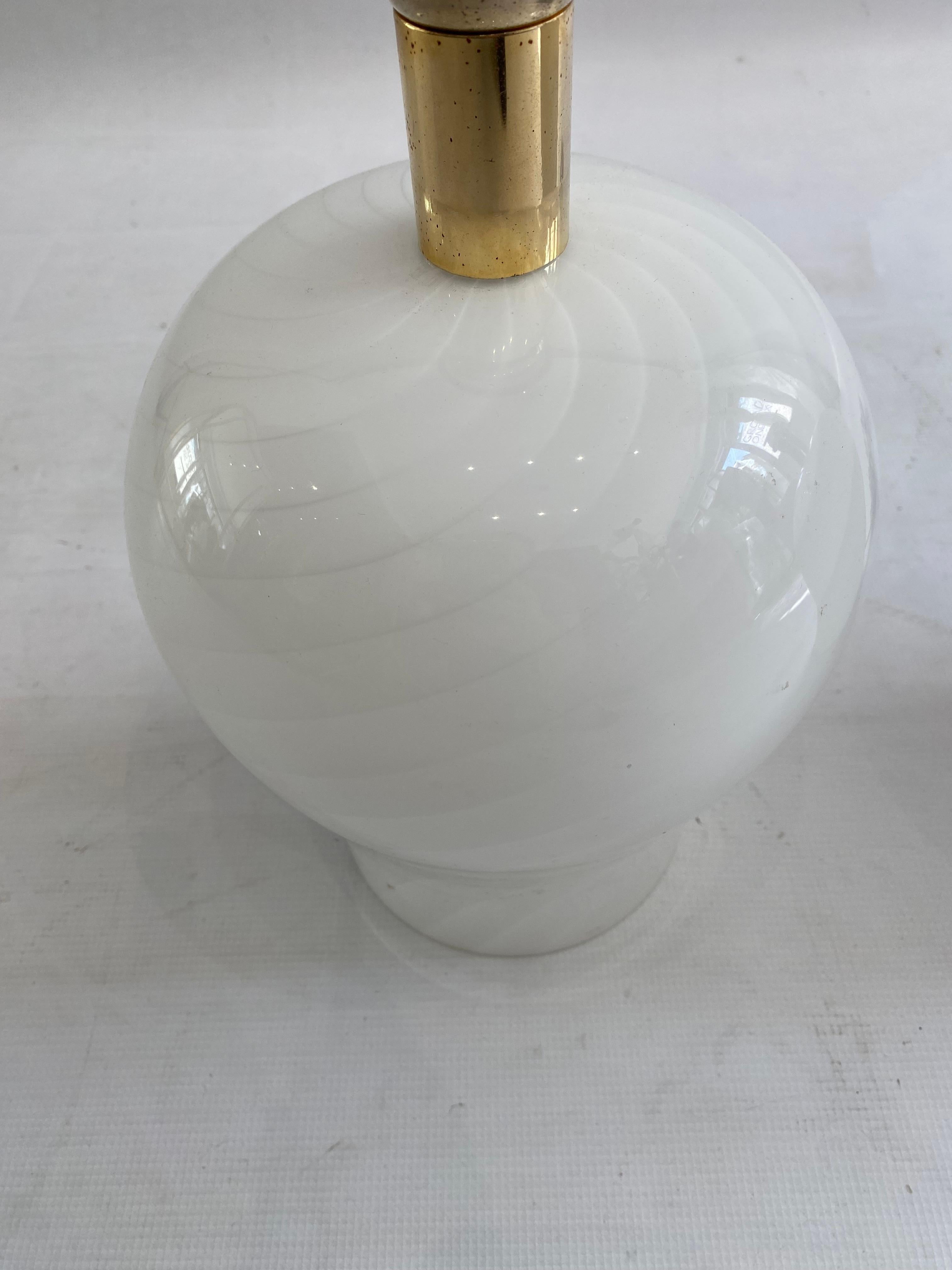 Blown Glass White Swirl Murano Glass Table Lamps 1970s Hollywood Regency Minimalism sofa bed For Sale