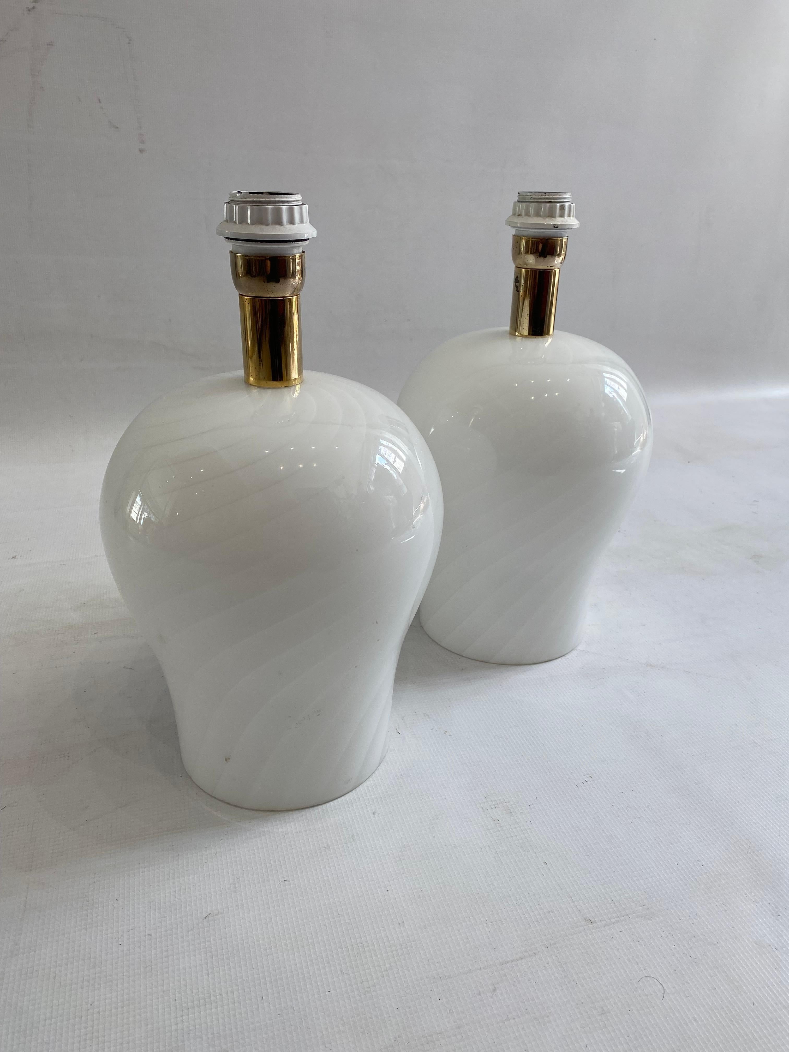 White Swirl Murano Glass Table Lamps 1970s Hollywood Regency Minimalism sofa bed For Sale 2