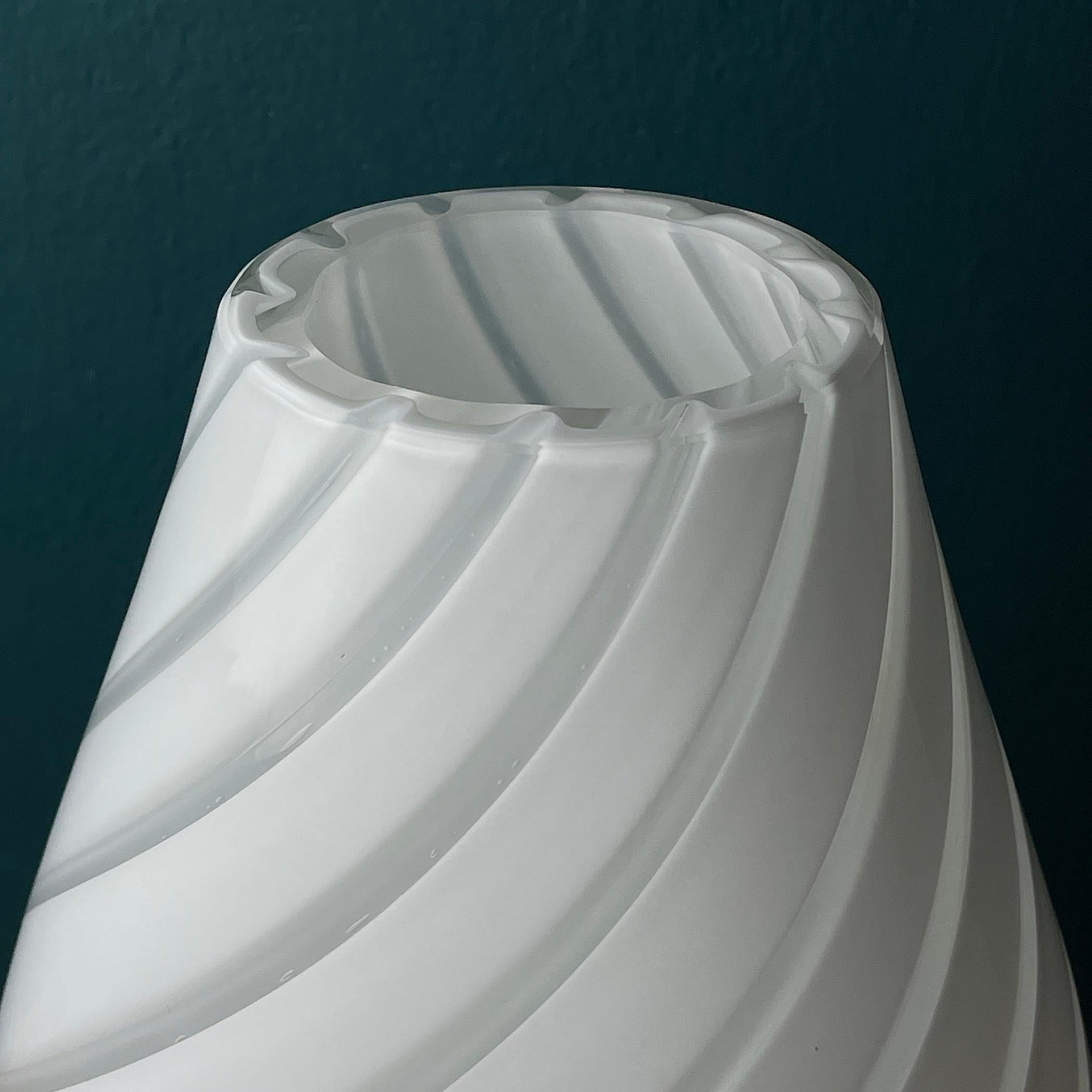 White Swirl Murano Glass Vase Italy 1980s For Sale 4