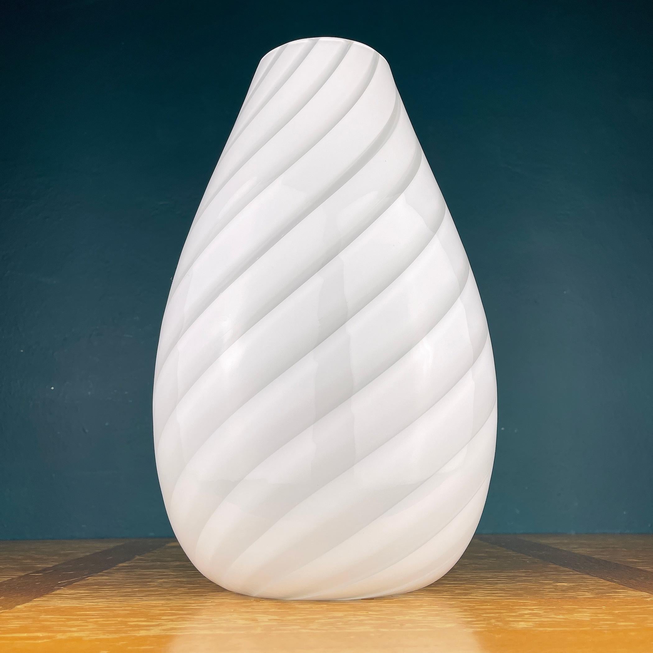 White Swirl Murano Glass Vase Italy 1980s For Sale 5