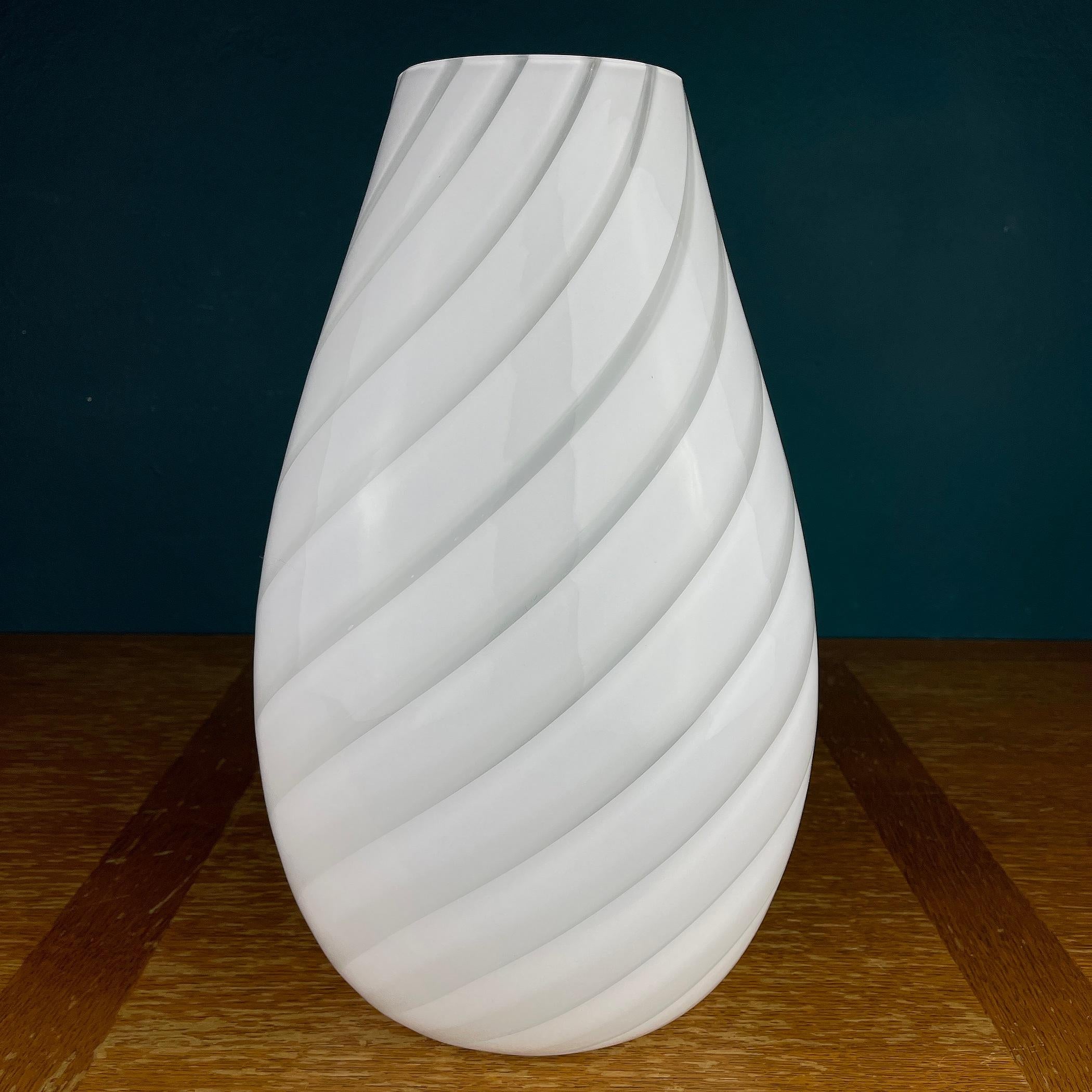 White Swirl Murano Glass Vase Italy 1980s For Sale 6