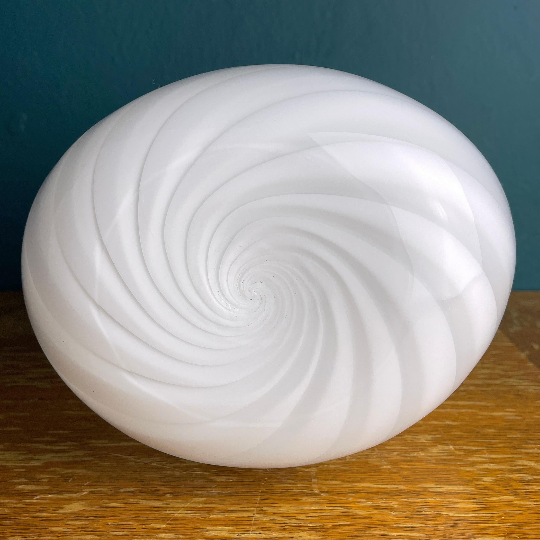 White Swirl Murano Glass Vase Italy 1980s For Sale 7