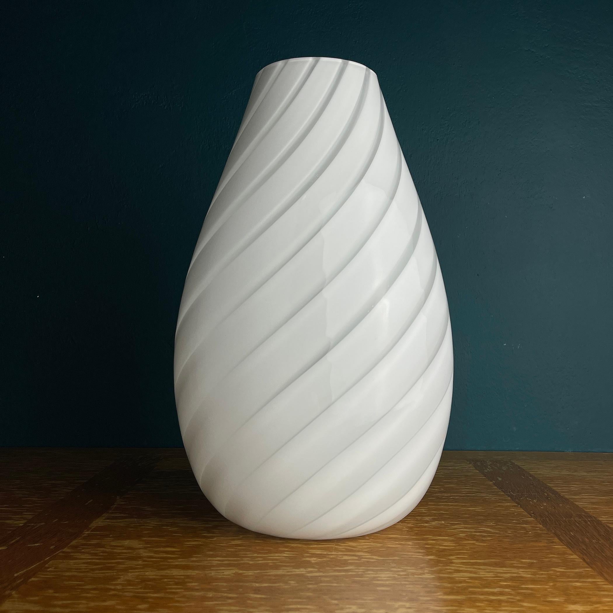 Mid-Century Modern White Swirl Murano Glass Vase Italy 1980s For Sale