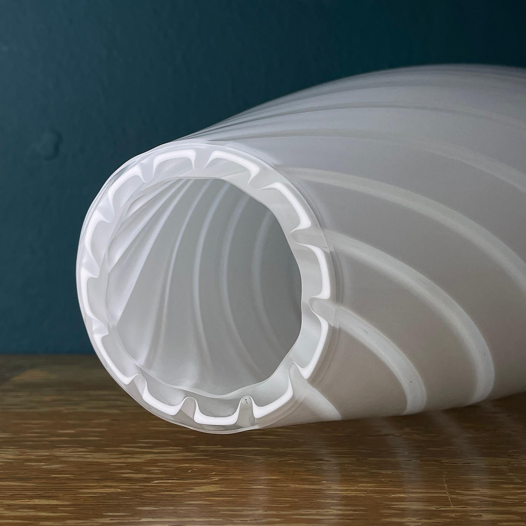 White Swirl Murano Glass Vase Italy 1980s For Sale 2