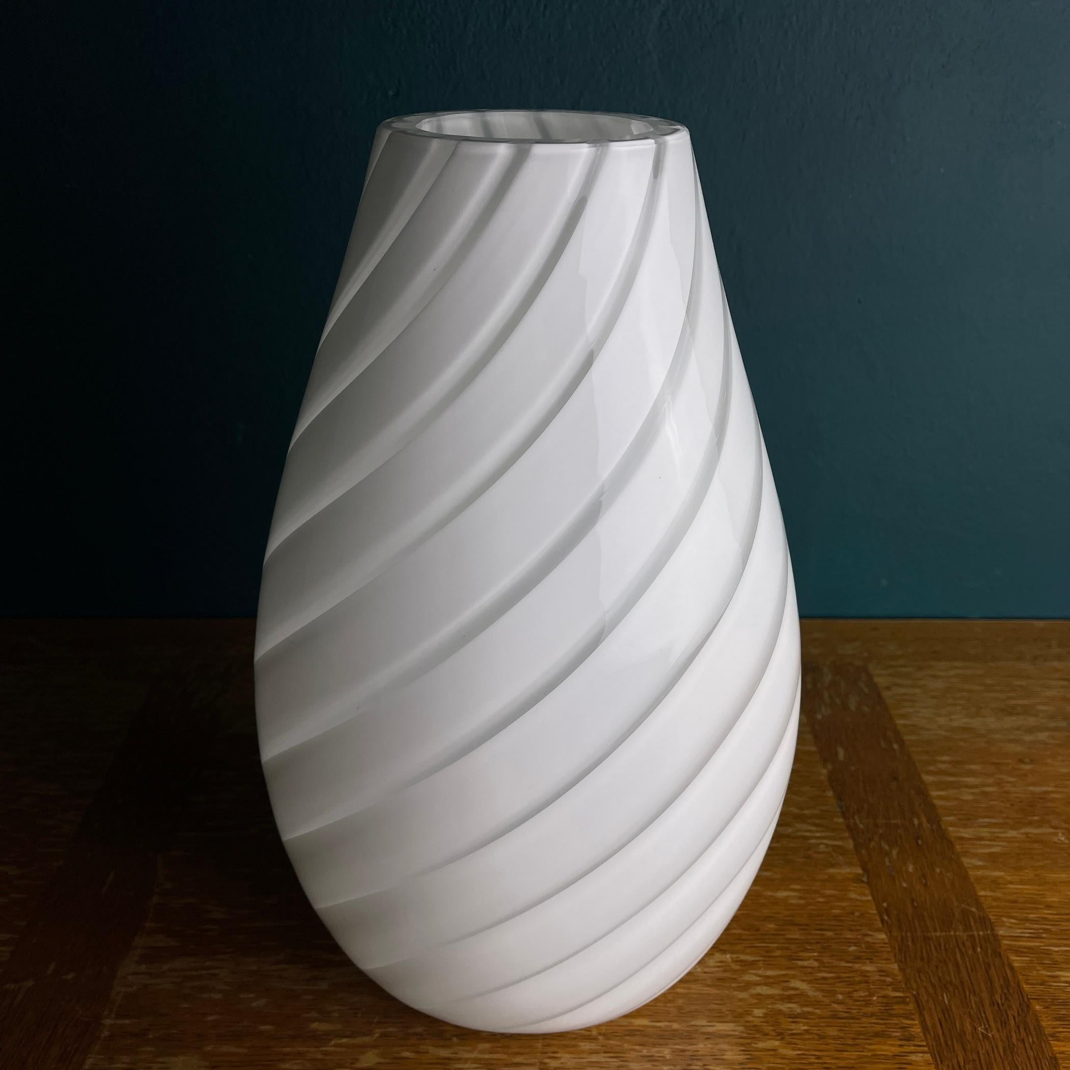 White Swirl Murano Glass Vase Italy 1980s For Sale 3
