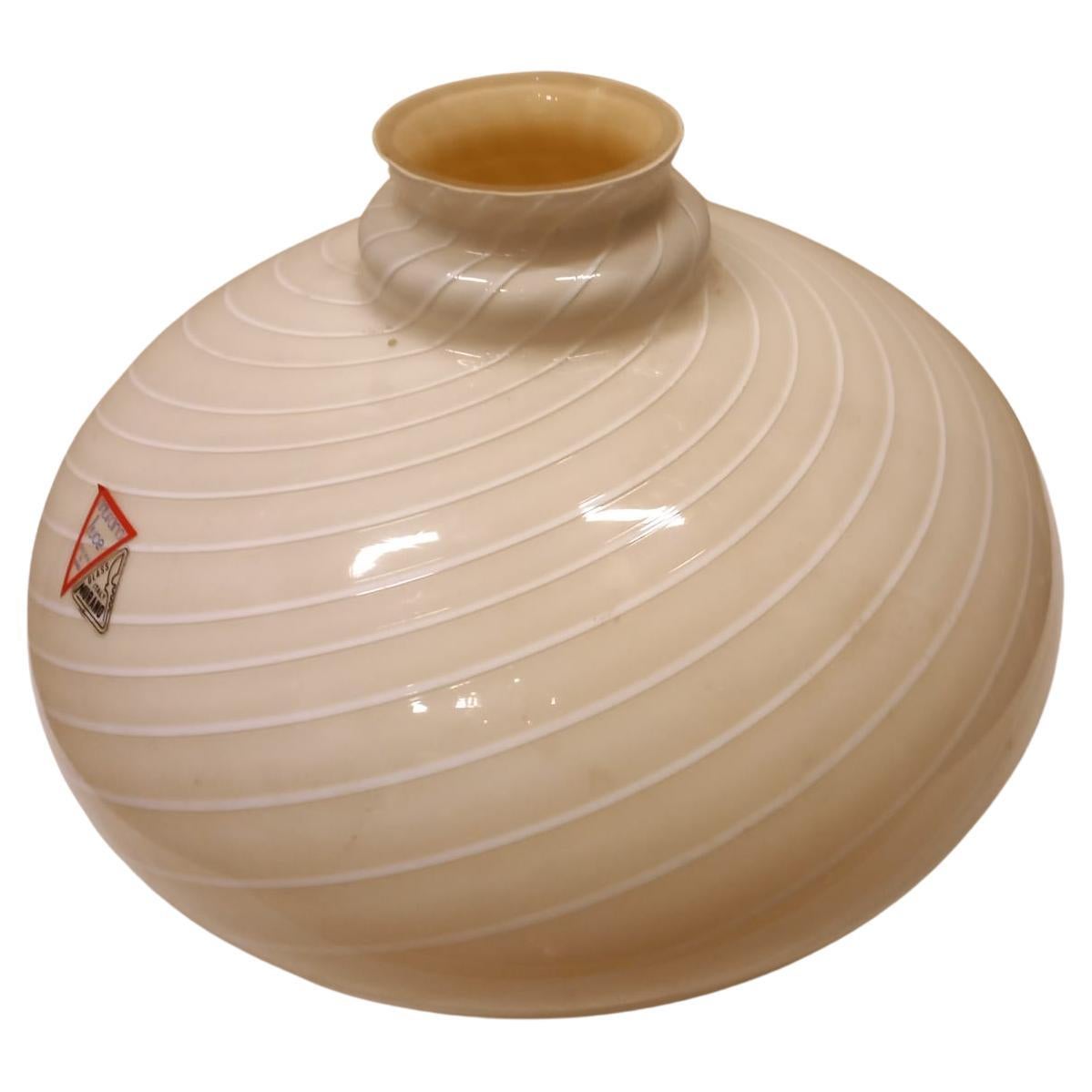 White Swirl Murano Vase, Mouth Blown, Extra Large Vase In Good Condition For Sale In Vienna, AT