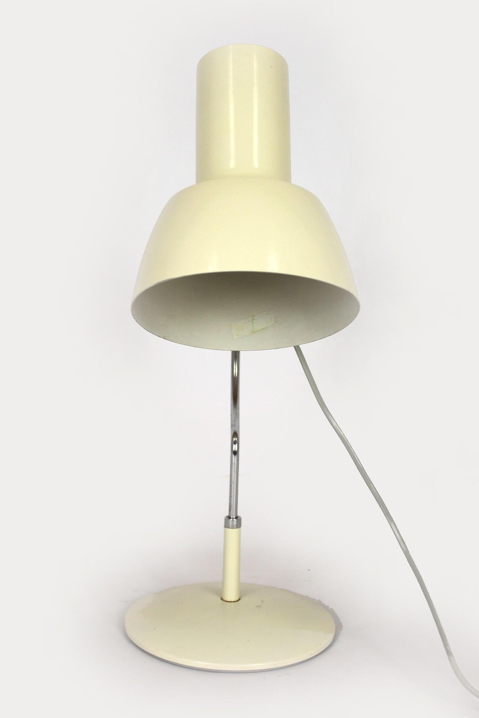 This table lamp was manufactured by Napako and designed by Josef Hurka in the mid 1960s. In original, good condition, fully functional. 