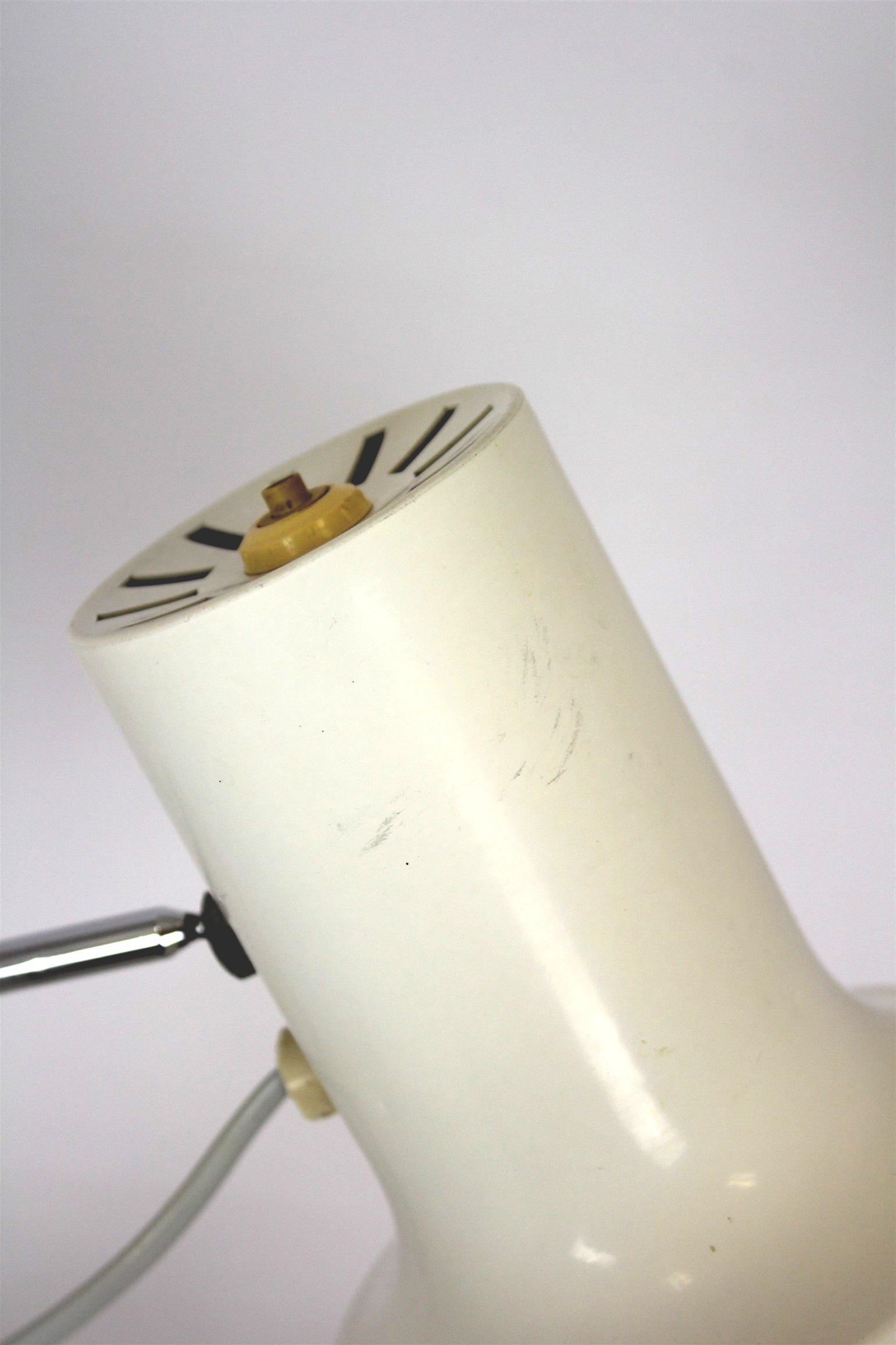 Weiße Tischlampe in Weiß von Josef Hurka für Napako, 1960er Jahre (20. Jahrhundert) im Angebot