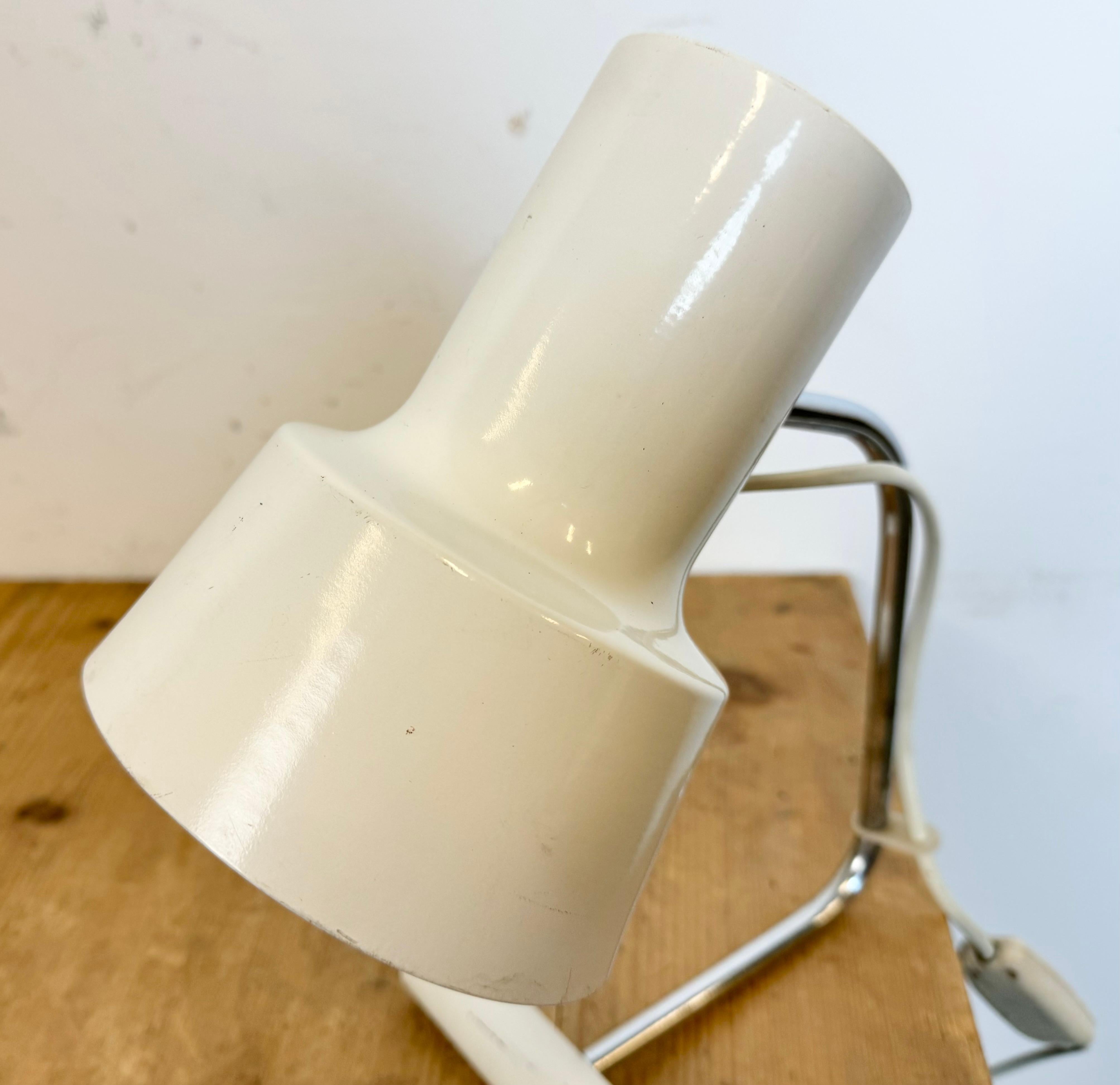Weiße Tischlampe in Weiß von Josef Hurka für Napako, 1970er Jahre im Zustand „Gut“ im Angebot in Kojetice, CZ