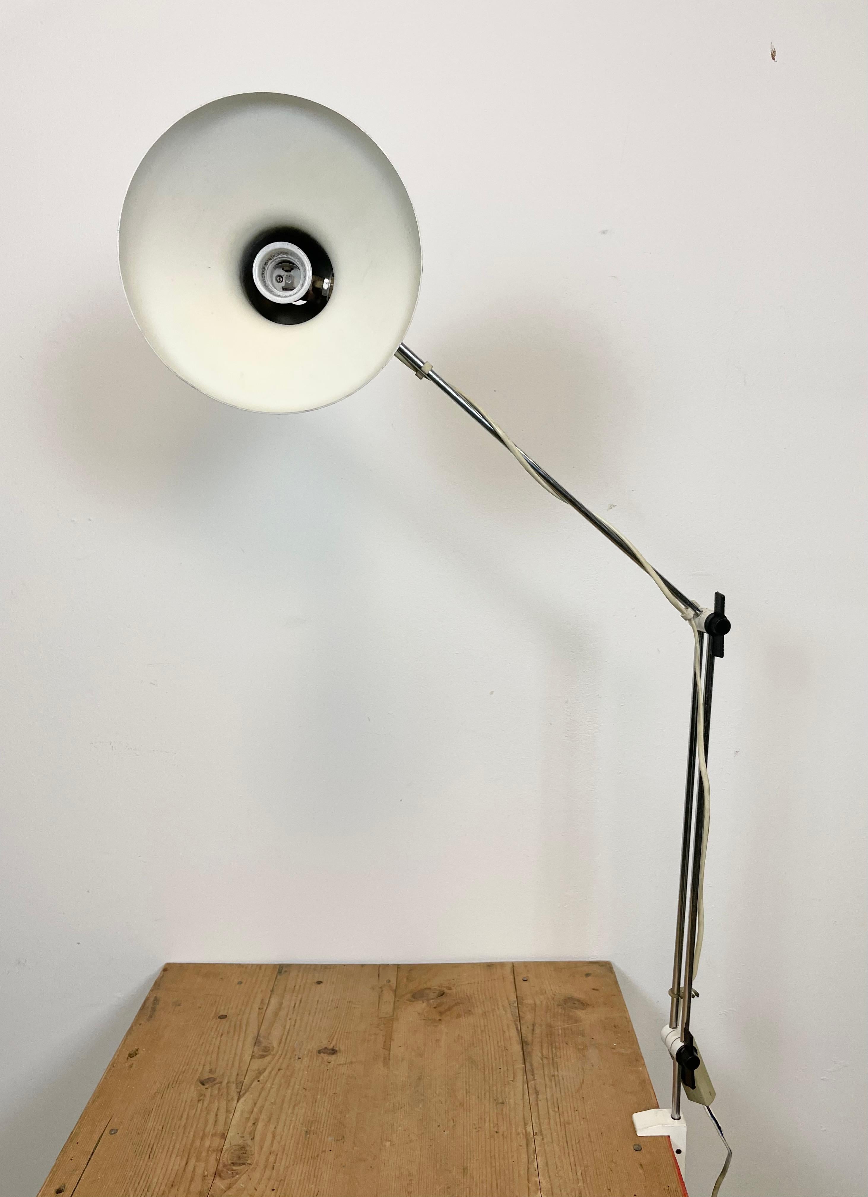 Weiße Tischlampe in Weiß von Josef Hurka für Napako, 1960er Jahre im Angebot 1