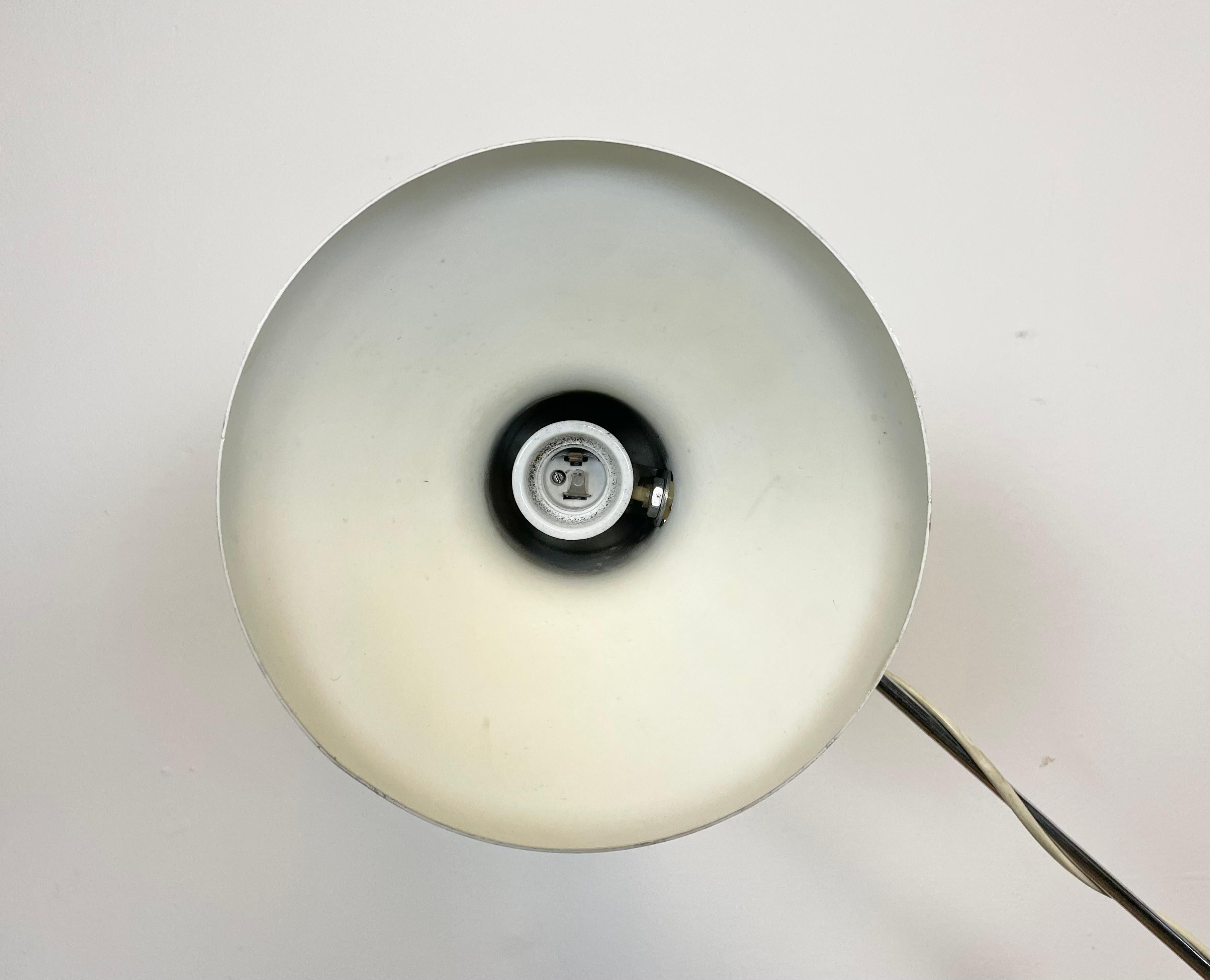 Weiße Tischlampe in Weiß von Josef Hurka für Napako, 1960er Jahre im Angebot 2