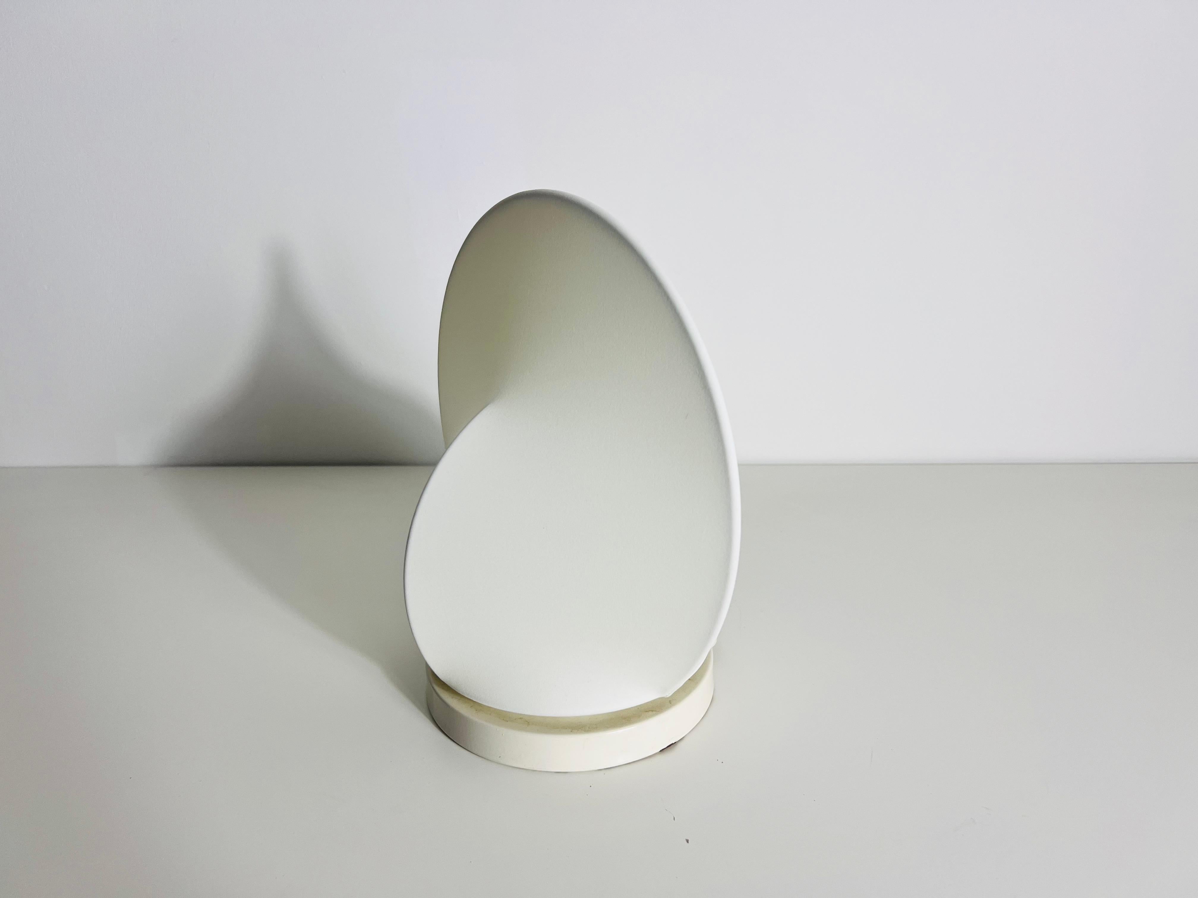 Lampe de bureau blanche Kazuhide Takahama, années 1980, Italie Excellent état - En vente à Hagenbach, DE