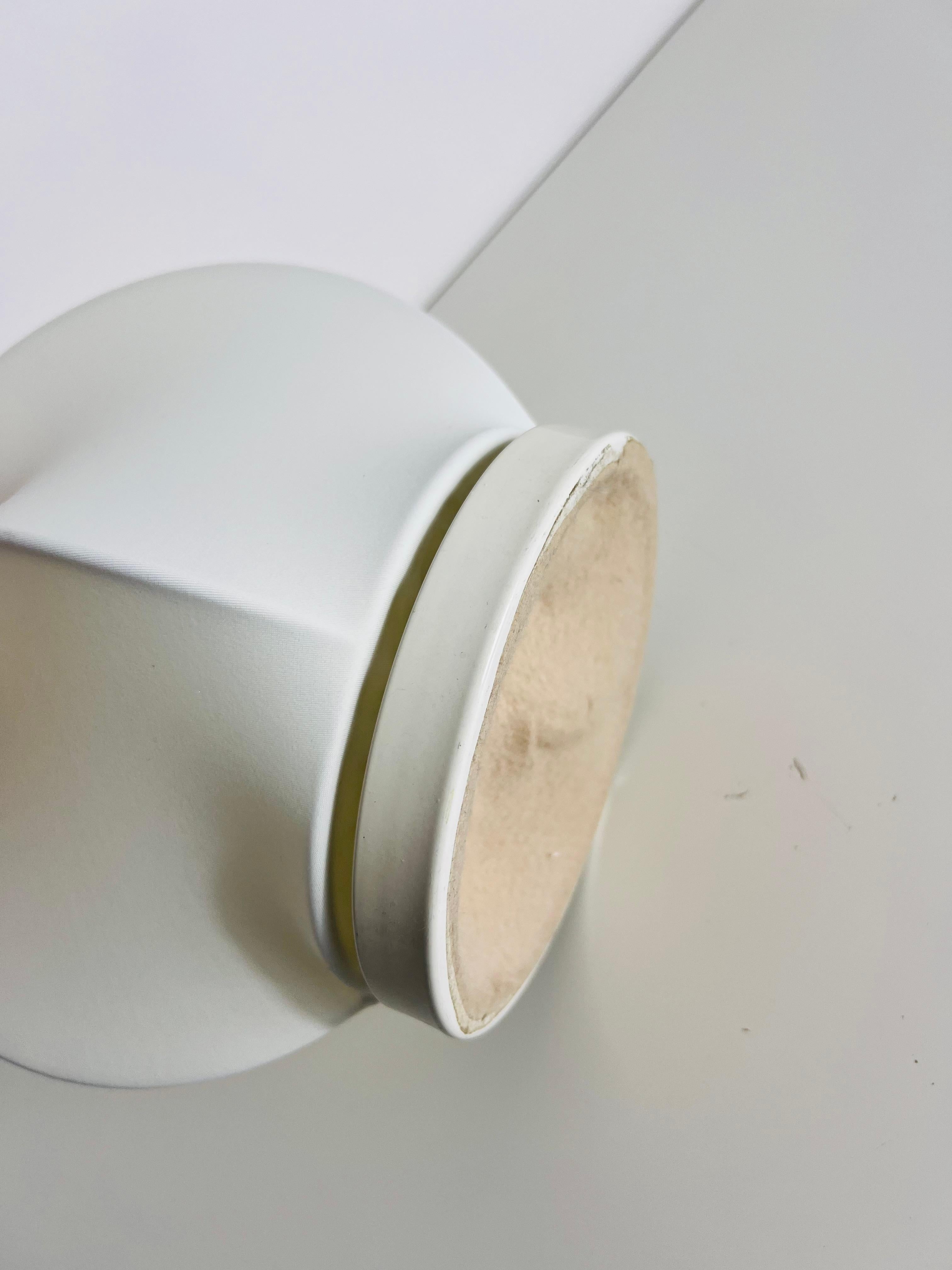 Fin du 20e siècle Lampe de bureau blanche Kazuhide Takahama, années 1980, Italie en vente
