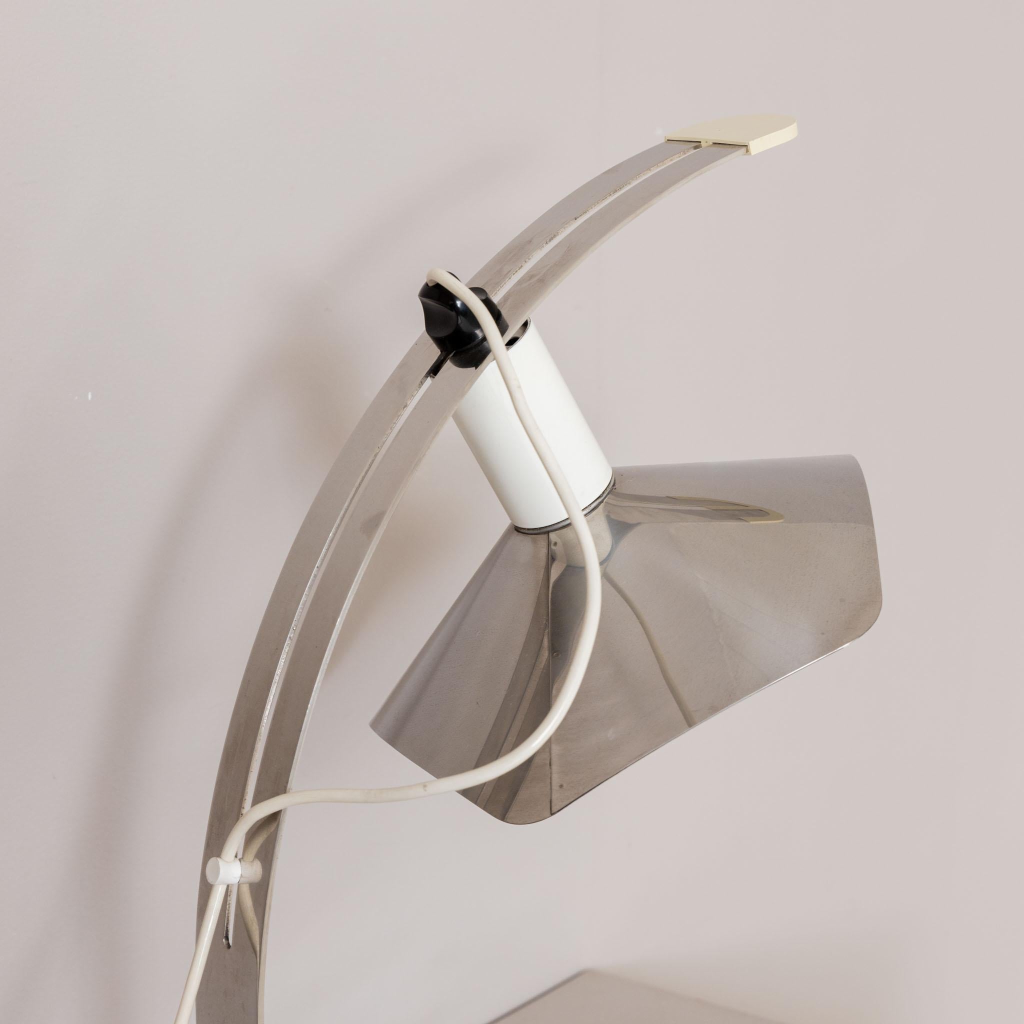 Italian White Table Lamp “Corolla” by G. Grignani for Luci, Italy 1970s For Sale