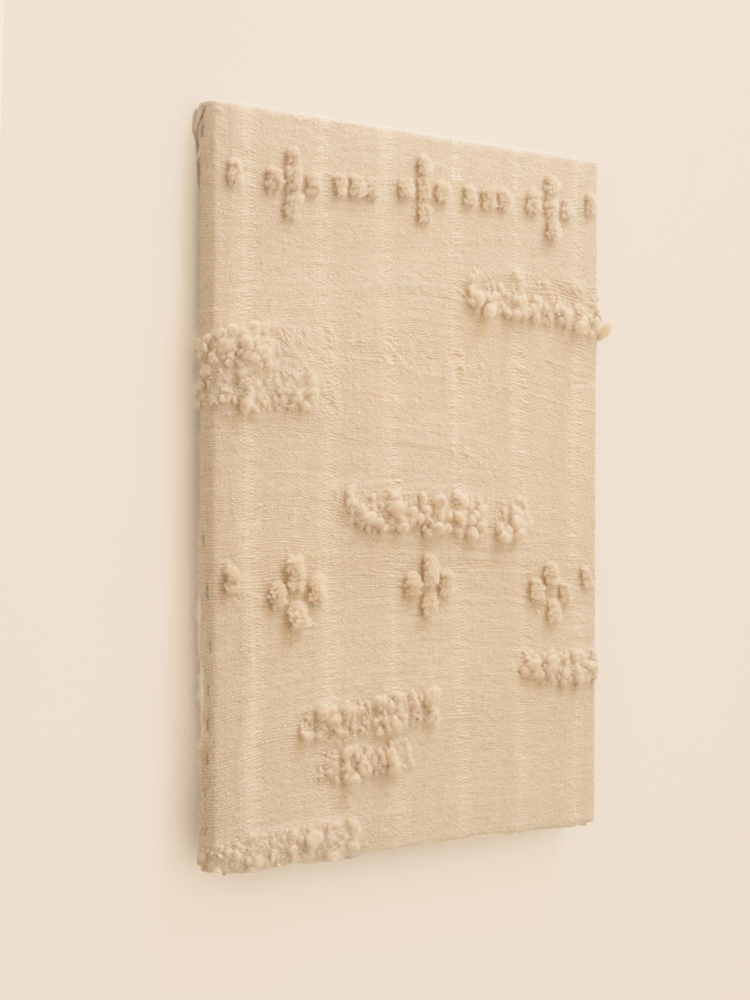 Weißes Textil-Kunstwerk, aus handgesponnener Wolle, handgefertigt im Angebot 9