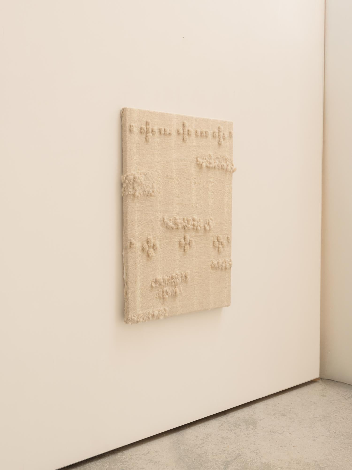 Weißes Textil-Kunstwerk, aus handgesponnener Wolle, handgefertigt (21. Jahrhundert und zeitgenössisch) im Angebot