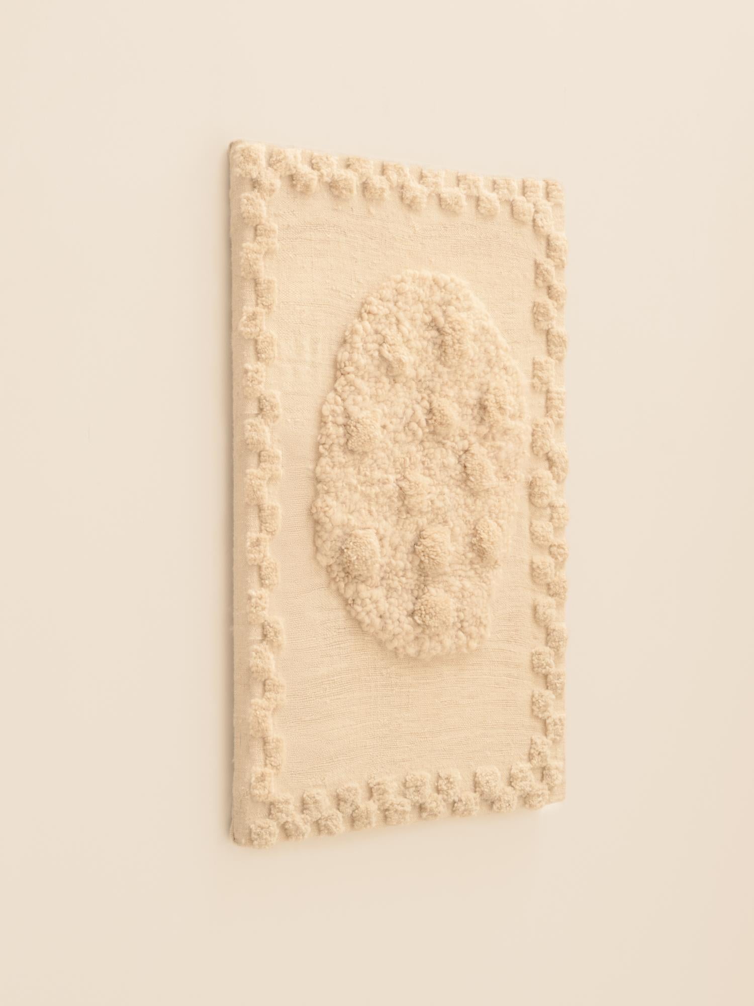 Weißes Textil-Kunstwerk, aus handgesponnener Wolle, handgefertigt im Angebot 2