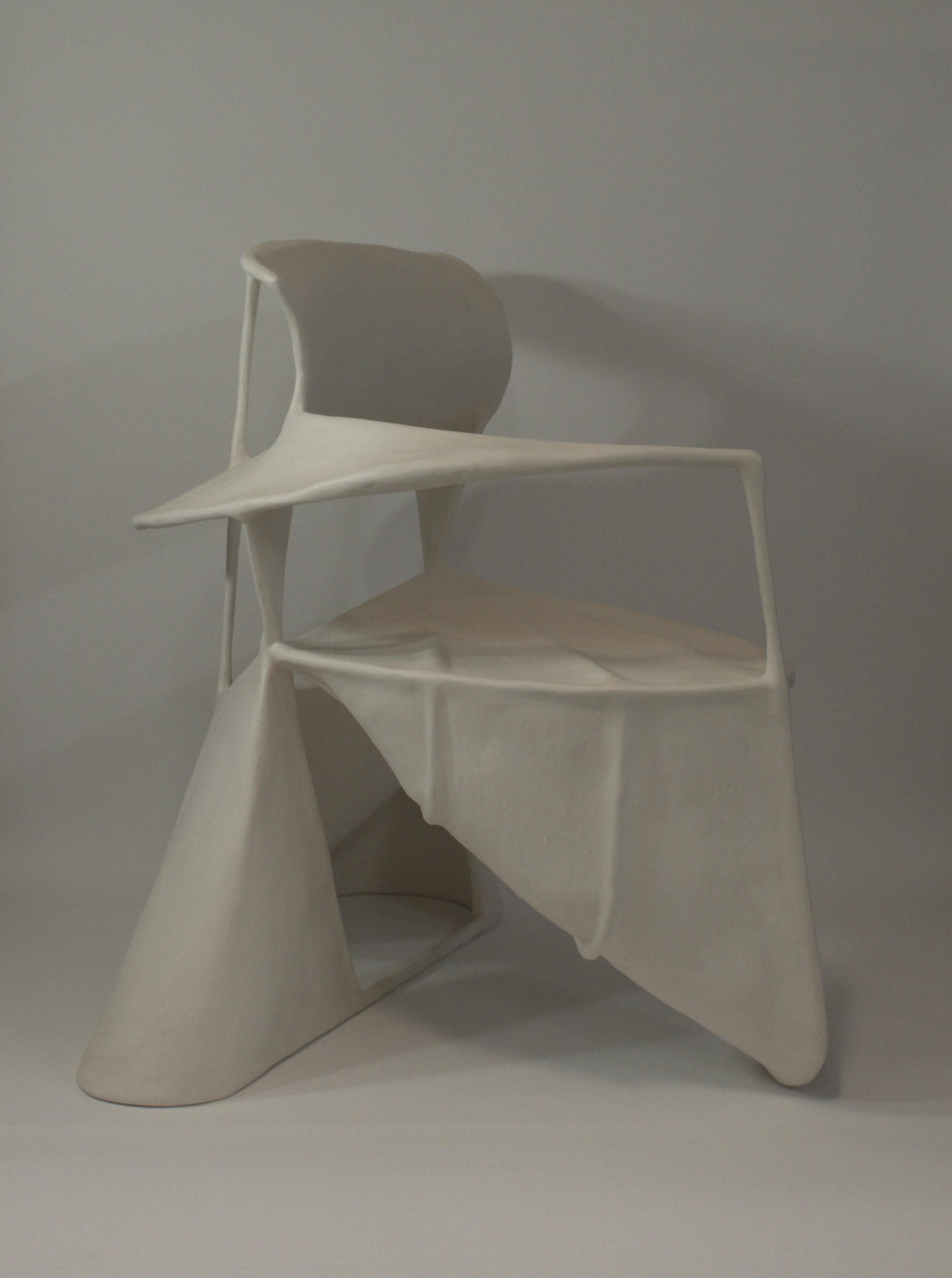 Silla escultórica curvada de diseño contemporáneo y textura blanca de Jordan van der Ven Lacado en venta