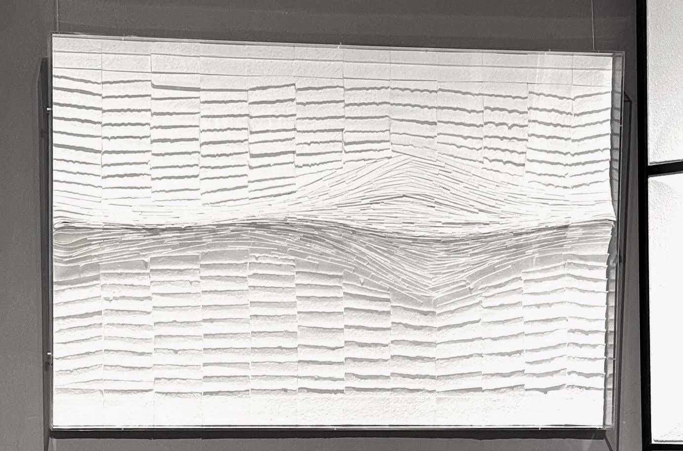 Opera d'arte astratta in carta texturizzata bianca, Indonesia, Contemporary