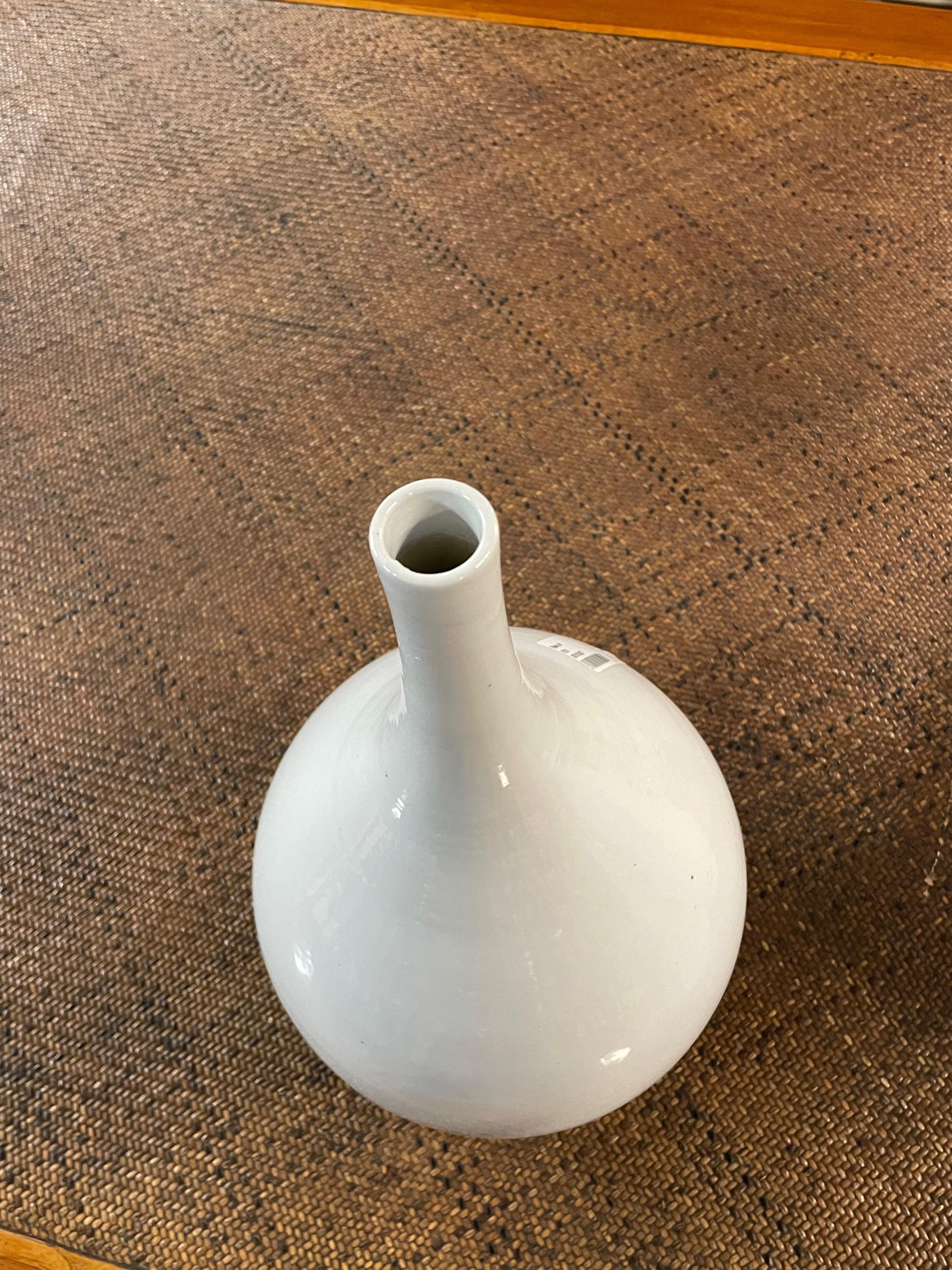 White Thin Neck Spout Vase, China, Contemporary In New Condition In New York, NY