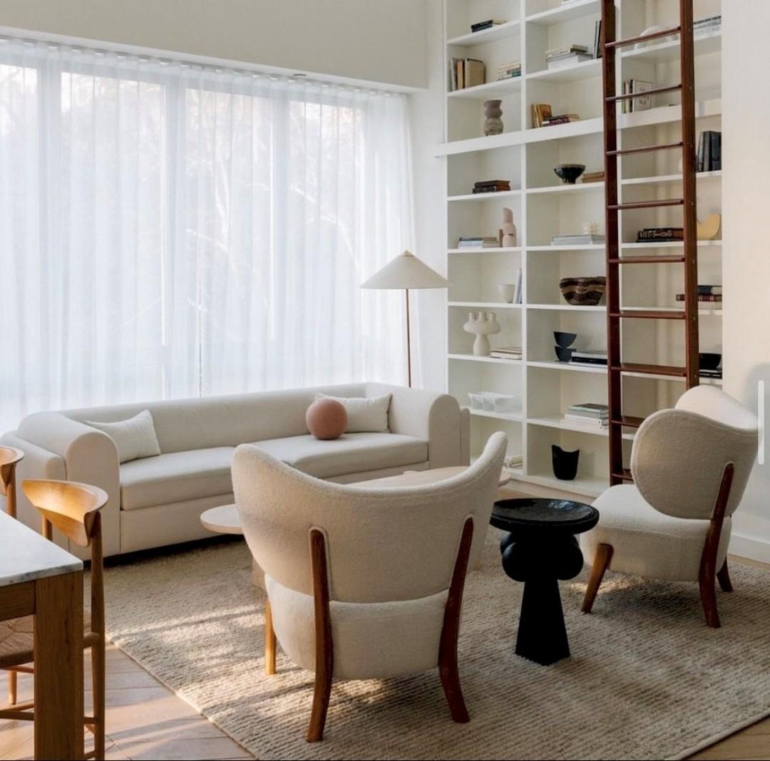 Tumbona Tmbo blanca en roble y tapicería de piel de oveja Moonlight de Mazo Design en venta 3