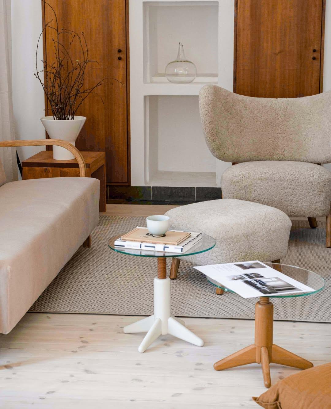 Tumbona Tmbo blanca en roble y tapicería de piel de oveja Moonlight de Mazo Design Siglo XXI y contemporáneo en venta