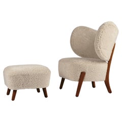 White TMBO Lounge Chair & Pouf Set in Oak and Moonlight Sheepskin by Mazo Design