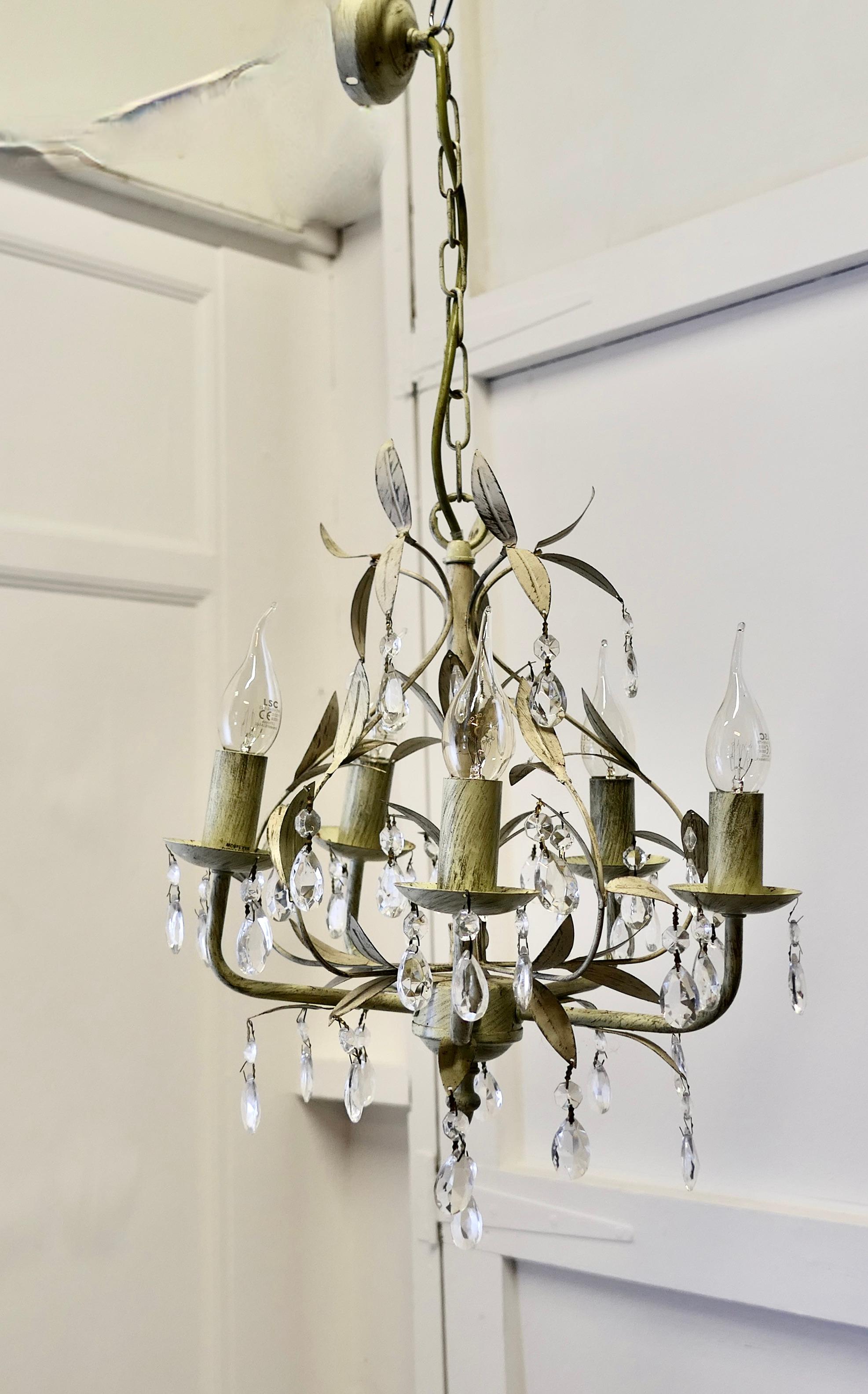 White Toleware Open Basket Ceiling Chandelier   A decorative circular ceiling l In Good Condition For Sale In Godshill, Isle of Wight