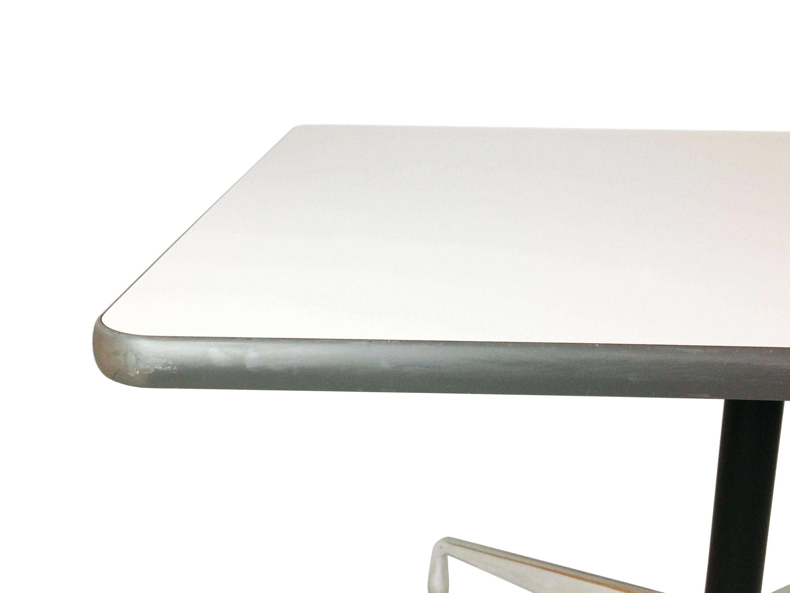 Table de salle à manger à plateau blanc et base en aluminium par Charles & Ray Eames pour ICF De Padova 5
