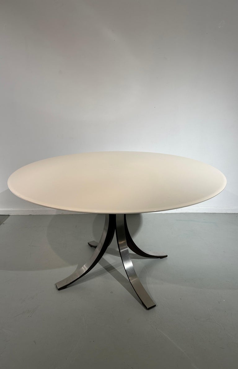 Tavolo da pranzo rotondo con piano bianco di Osvaldo Borsani in