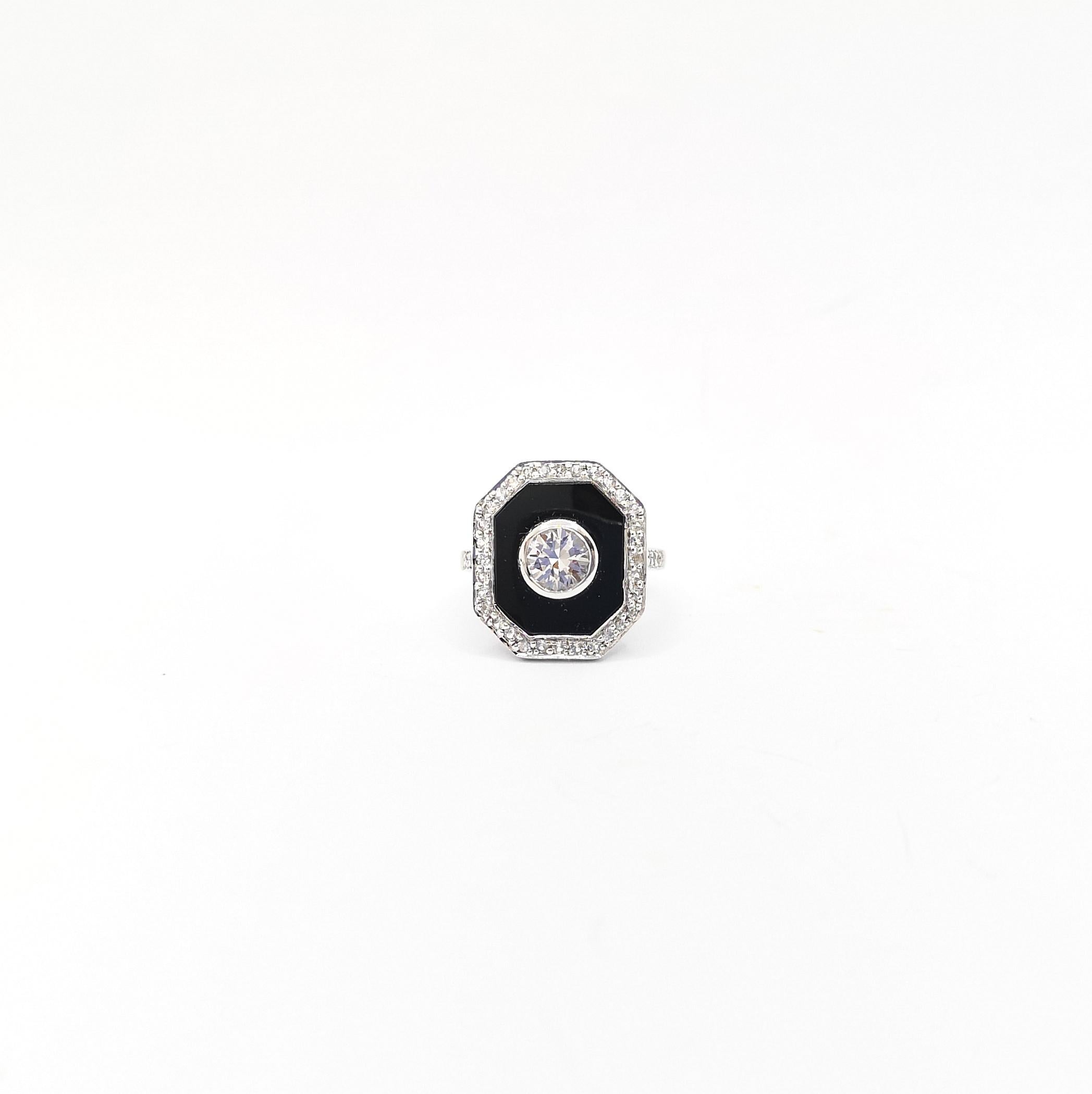 White Topaz, White Sapphire and Black Agate Ring set in 18K White Gold Settings For Sale 4