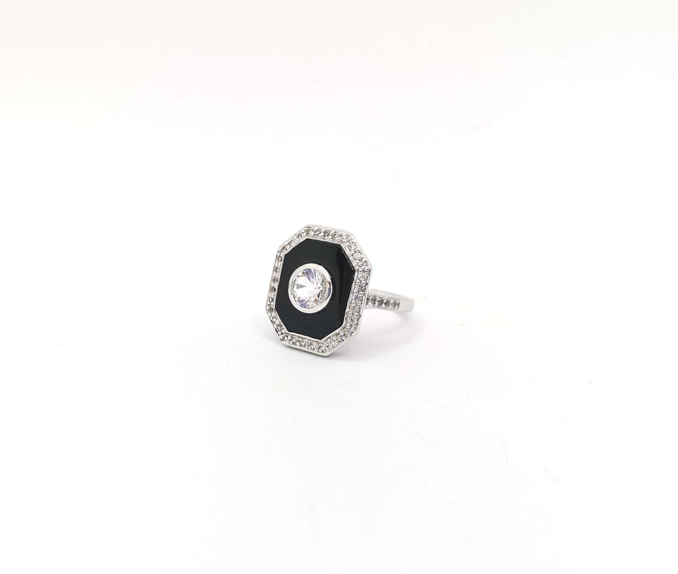 White Topaz, White Sapphire and Black Agate Ring set in 18K White Gold Settings For Sale 5