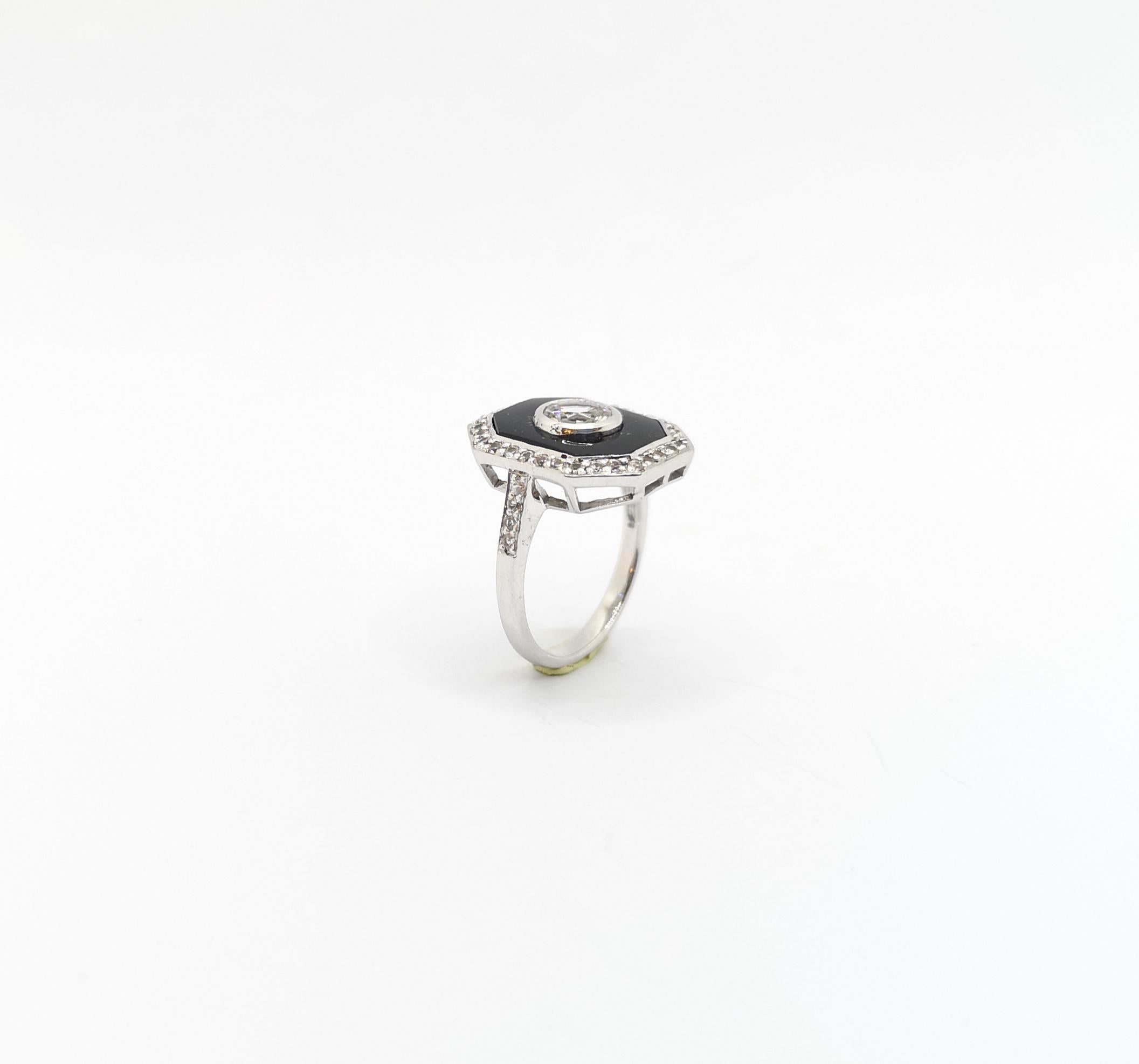 White Topaz, White Sapphire and Black Agate Ring set in 18K White Gold Settings For Sale 9