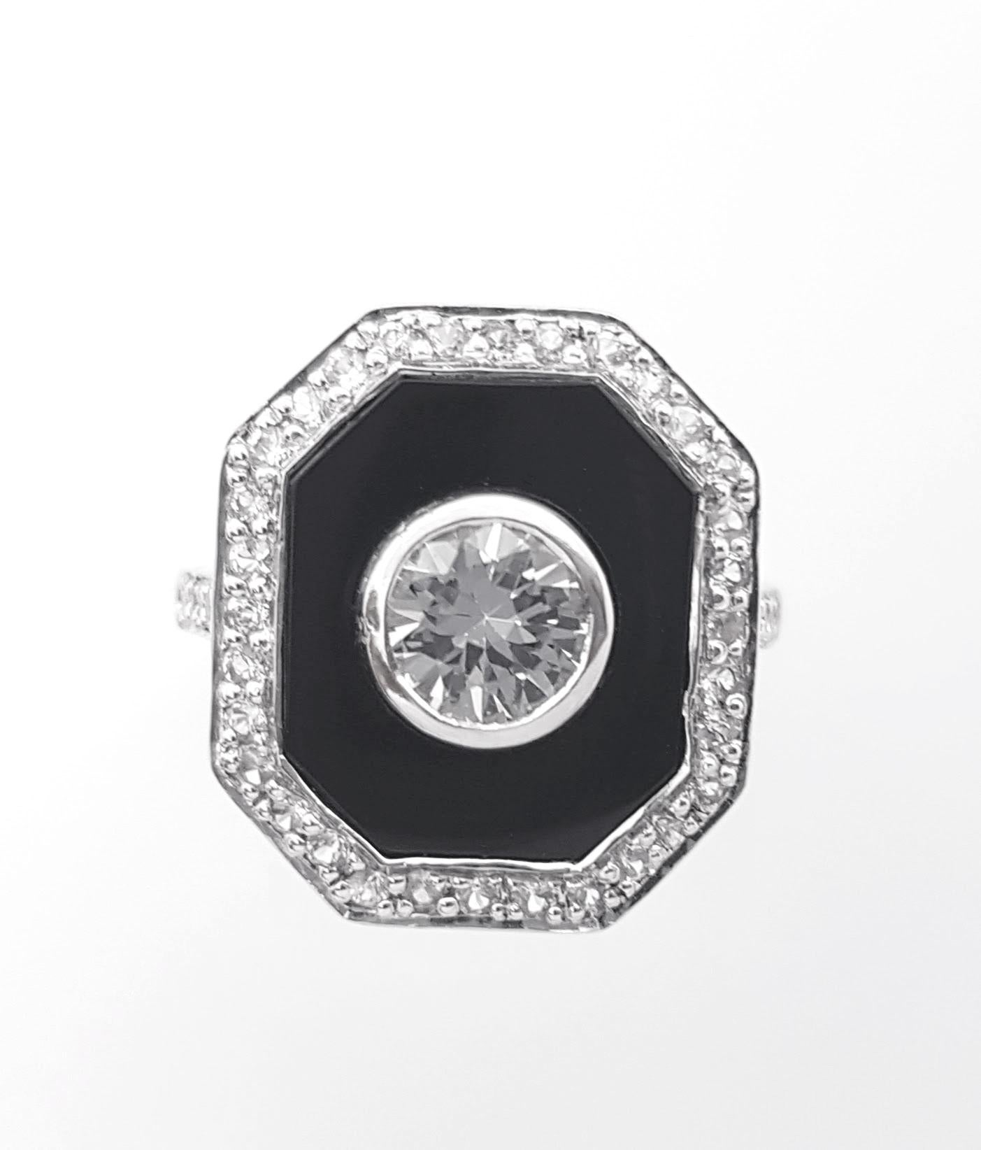White Topaz, White Sapphire and Black Agate Ring set in 18K White Gold Settings For Sale 1