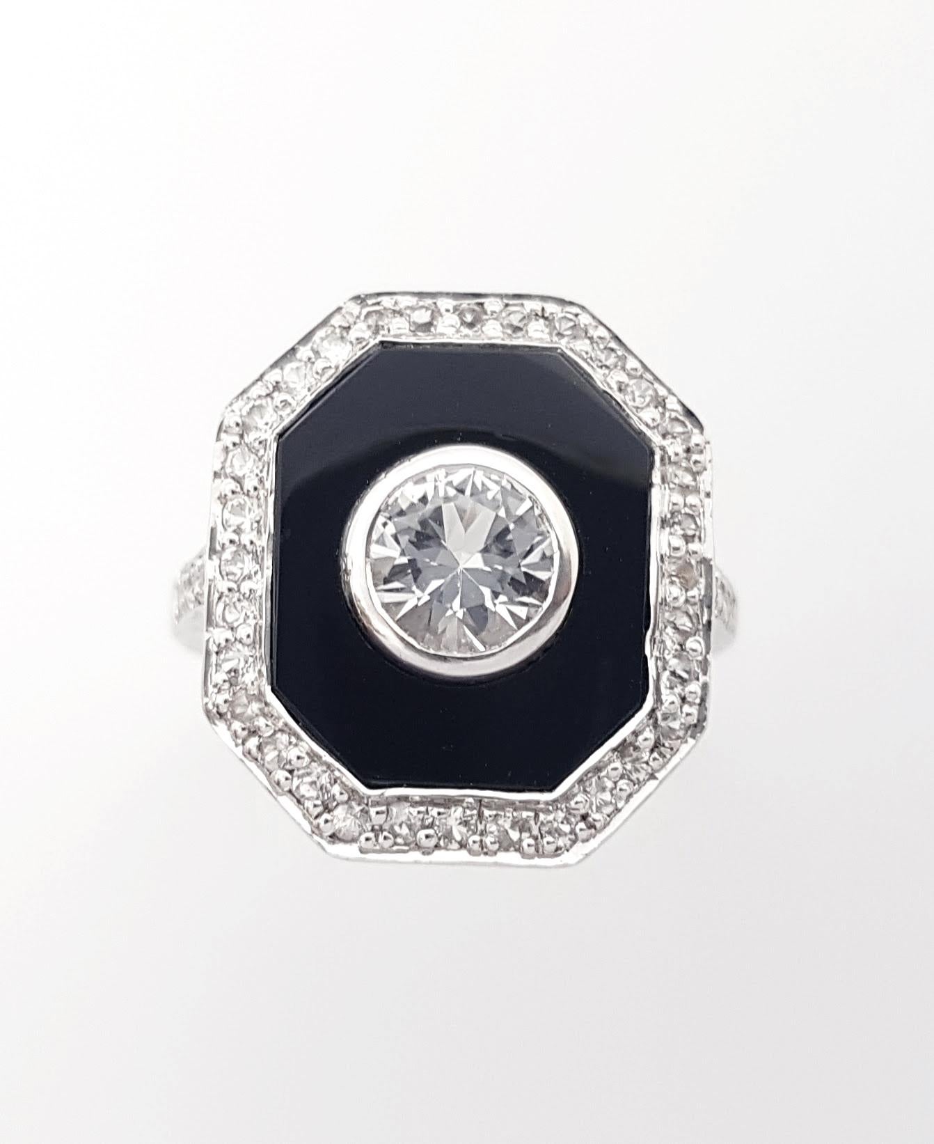 White Topaz, White Sapphire and Black Agate Ring set in 18K White Gold Settings For Sale 2