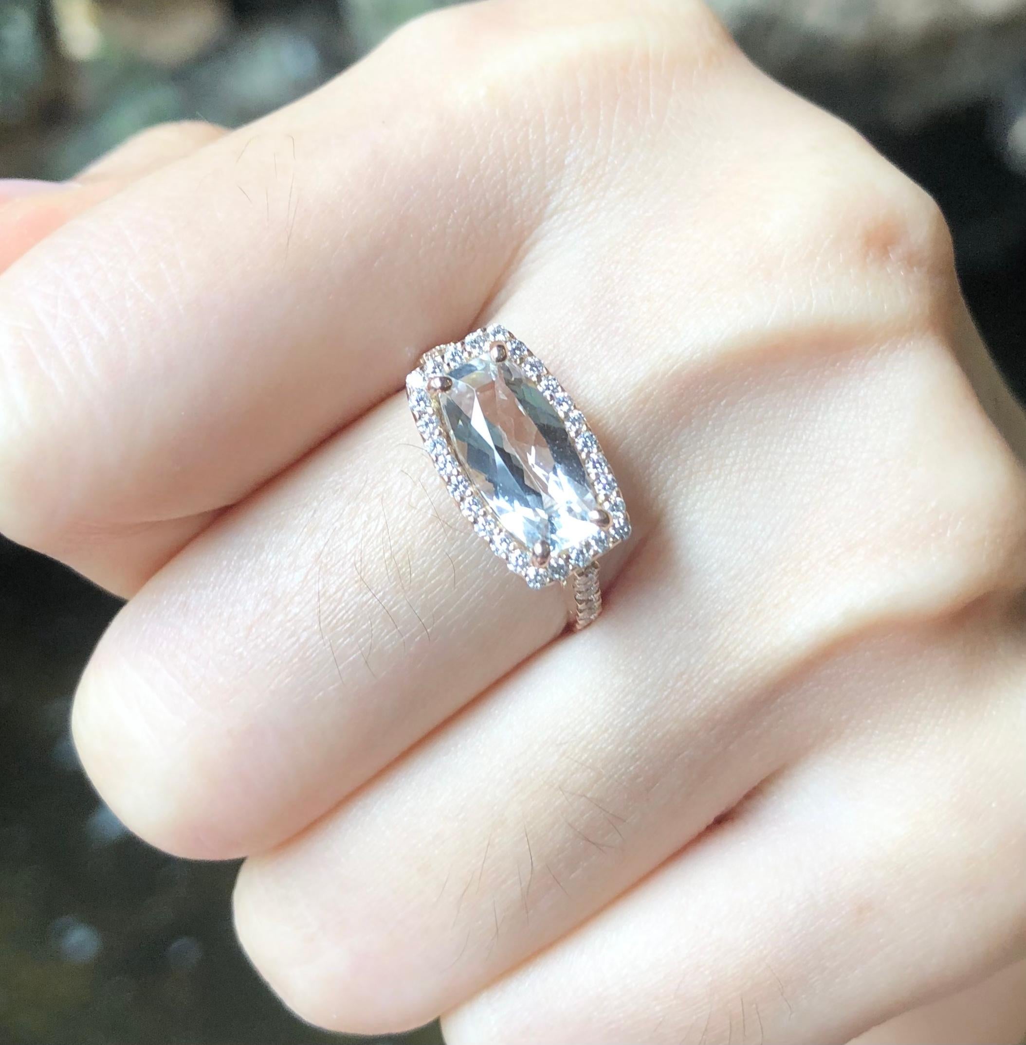 White Topaz with Diamond Ring Set in 18 Karat Rose Gold Settings In New Condition For Sale In Bangkok, TH