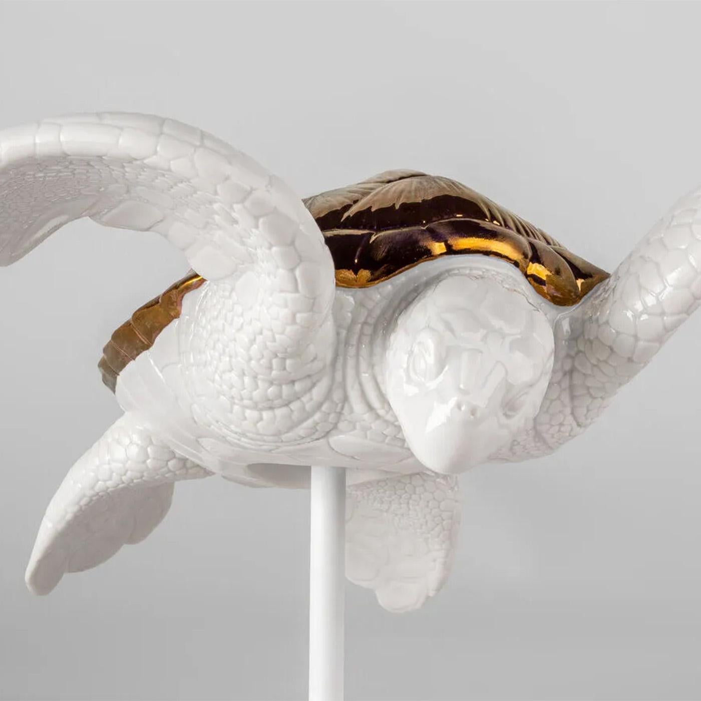 Cuivre Sculpture de tortue blanche en vente