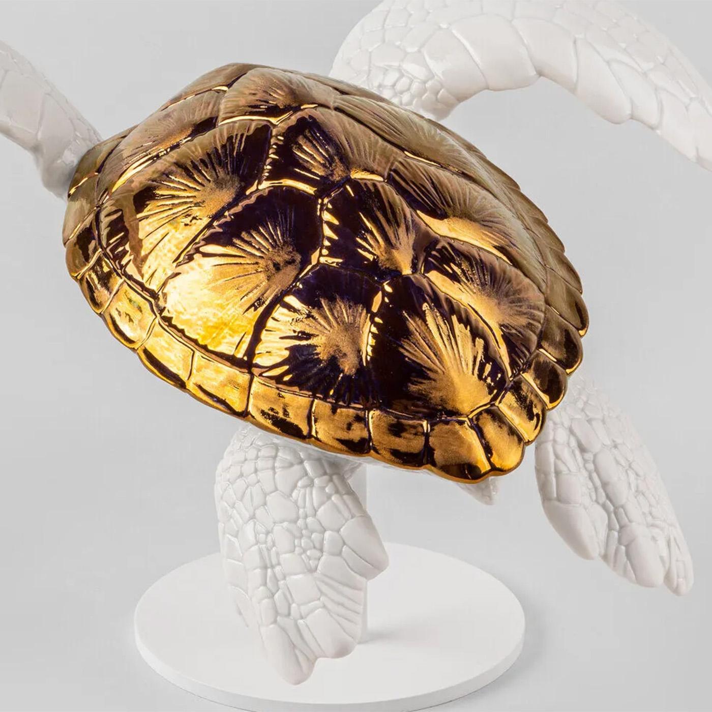 Sculpture de tortue blanche en vente 1