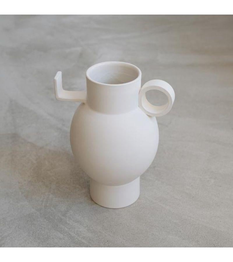 White torus vase by Lea Ginac
Limited Edition of 2. 
Dimensions: diameter 23 x height 30 cm 
Materials: natural clay. rough exterior, transparent enamel interior.
Technique: hand-modeling.
Available in two colors, terra cotta, and