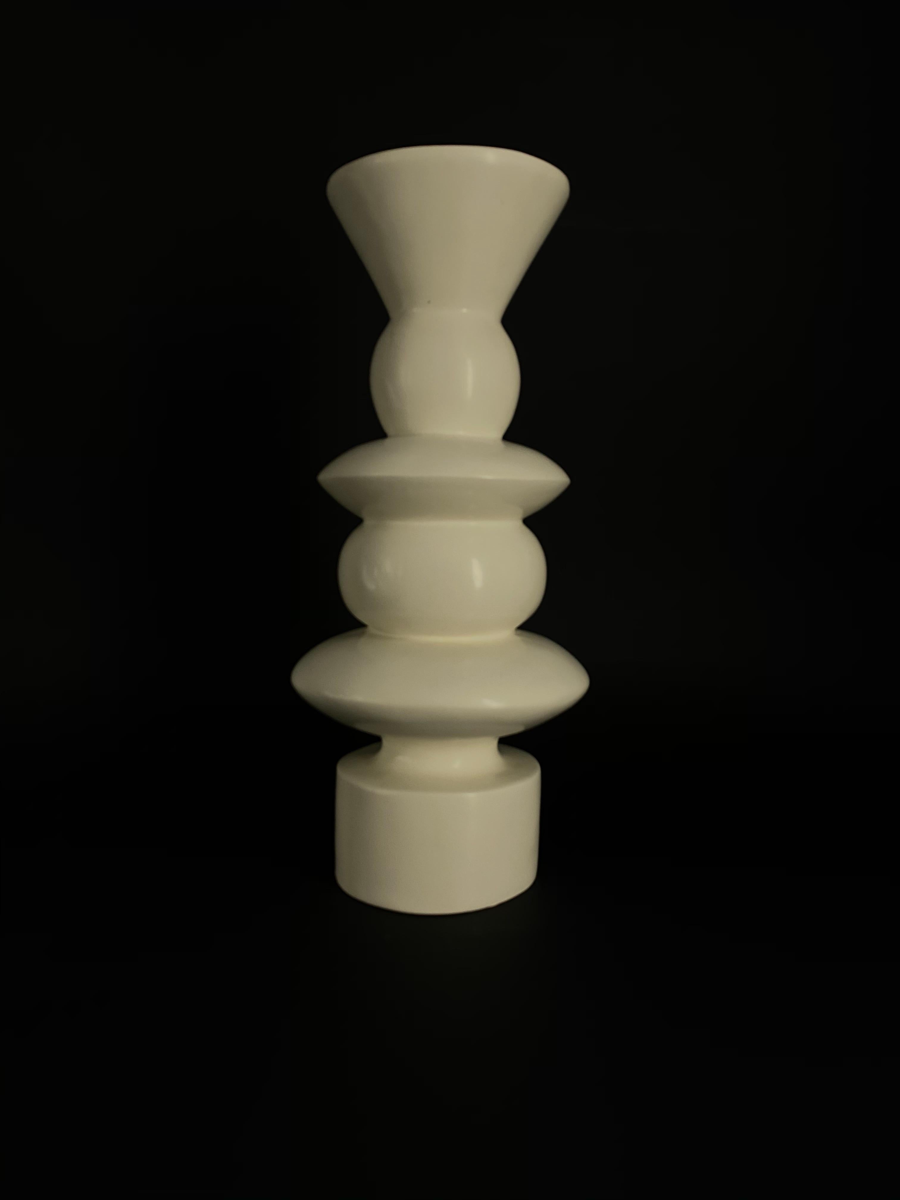 Postmoderno TOTEM bianco, portacandele, stile Sottsass, legno laccato, circa 1980 in vendita