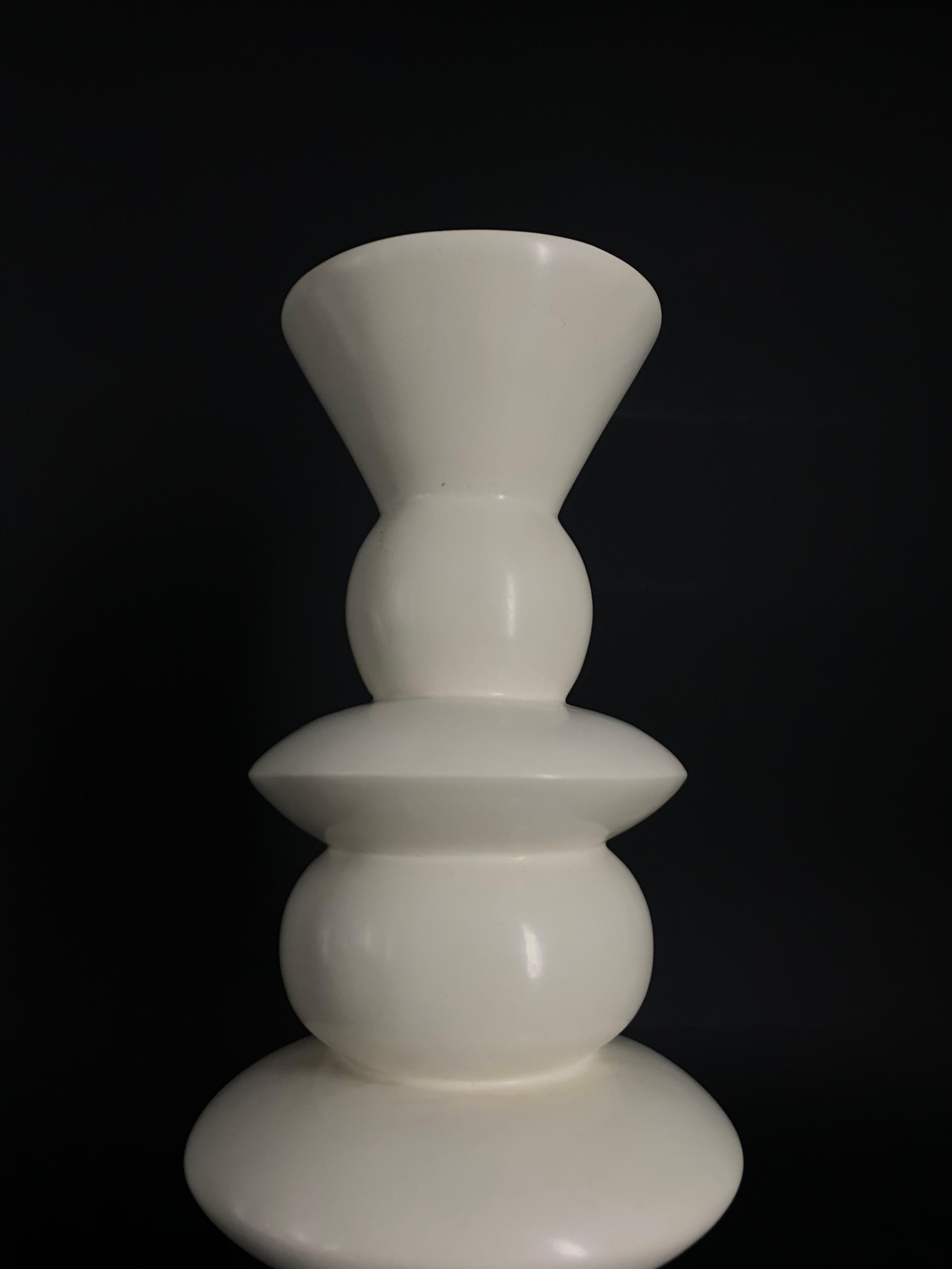 TOTEM bianco, portacandele, stile Sottsass, legno laccato, circa 1980 In condizioni buone in vendita a Firenze, IT