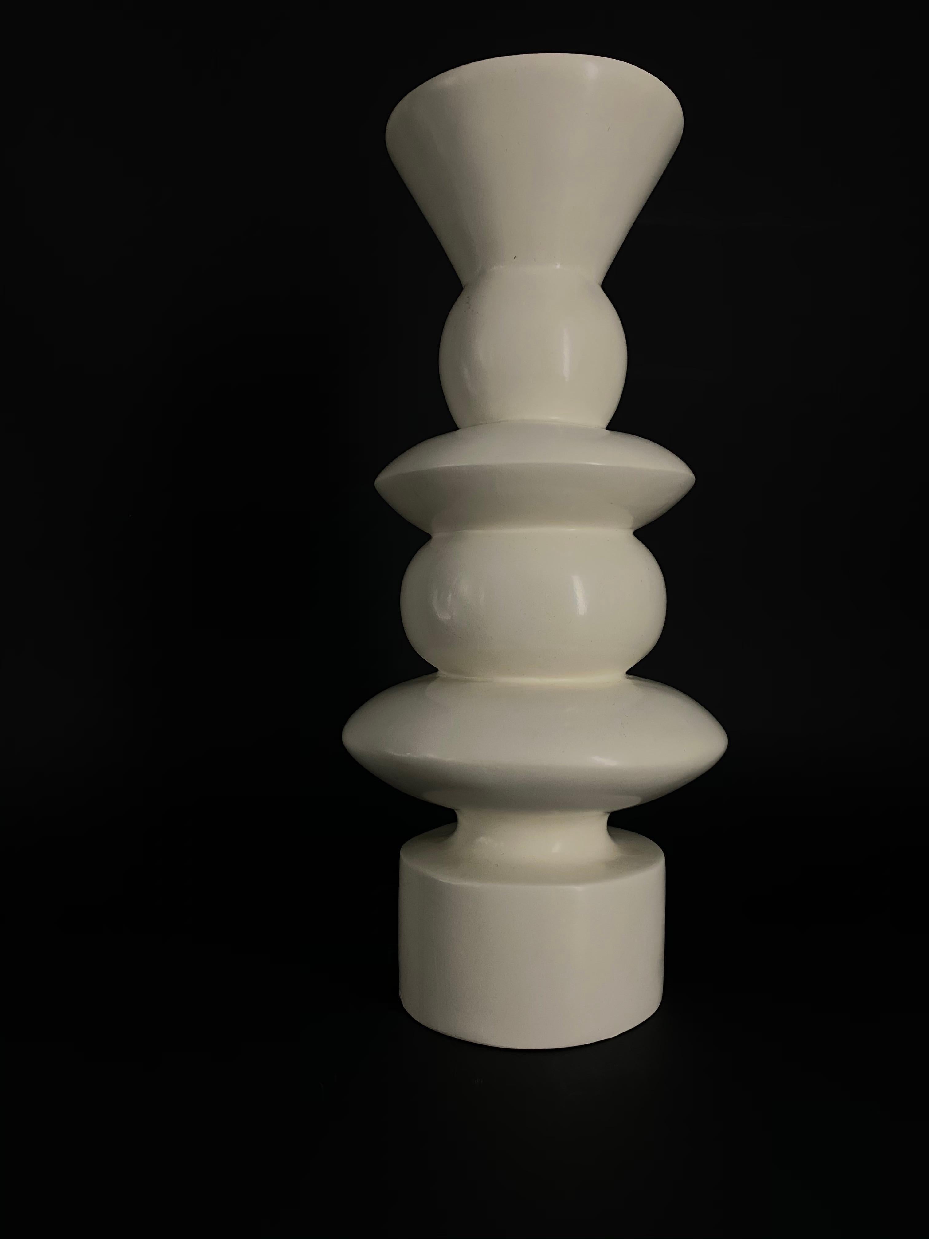 Fine XX secolo TOTEM bianco, portacandele, stile Sottsass, legno laccato, circa 1980 in vendita