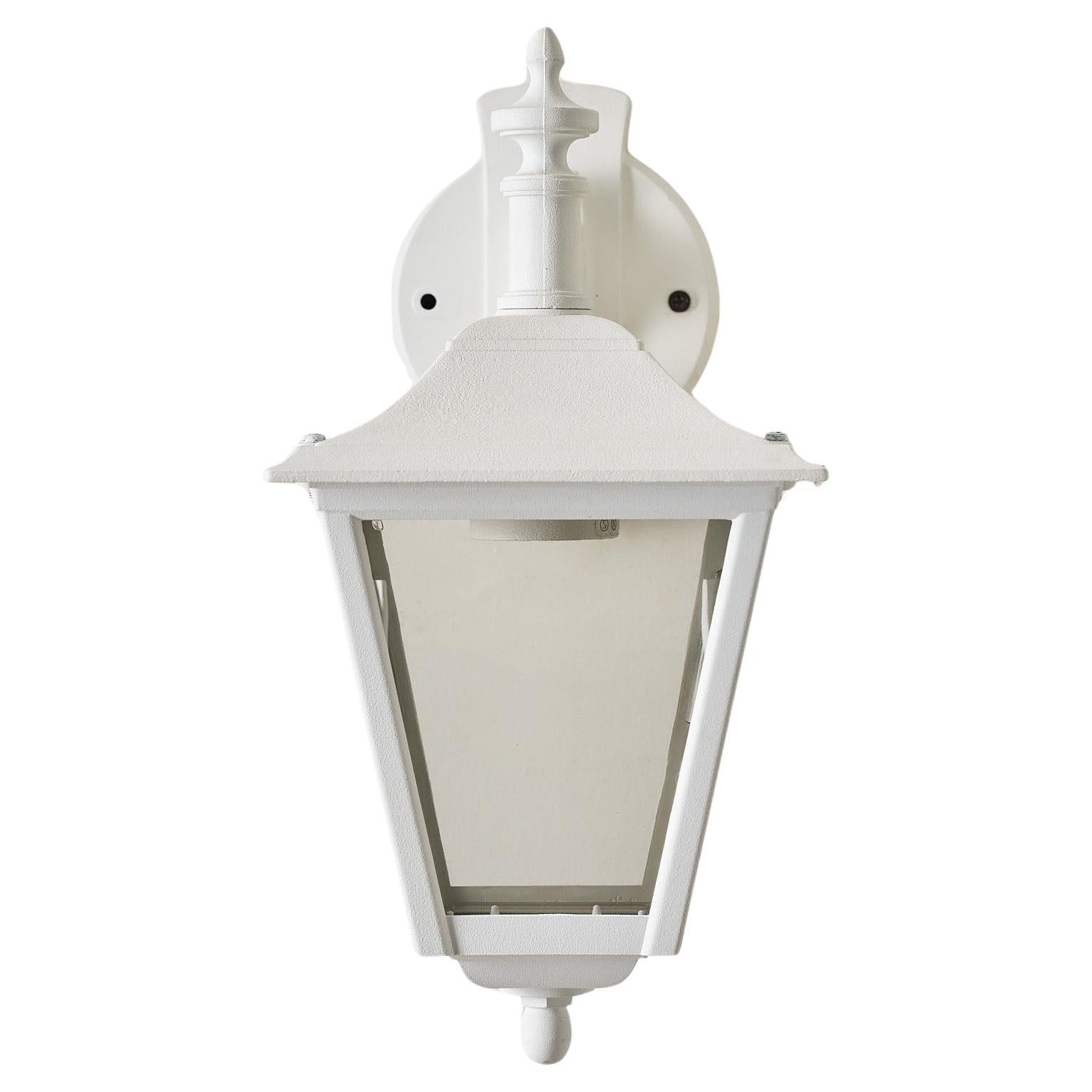 White Traditional Outdoor Wall Lamp by Lothus in vendita
