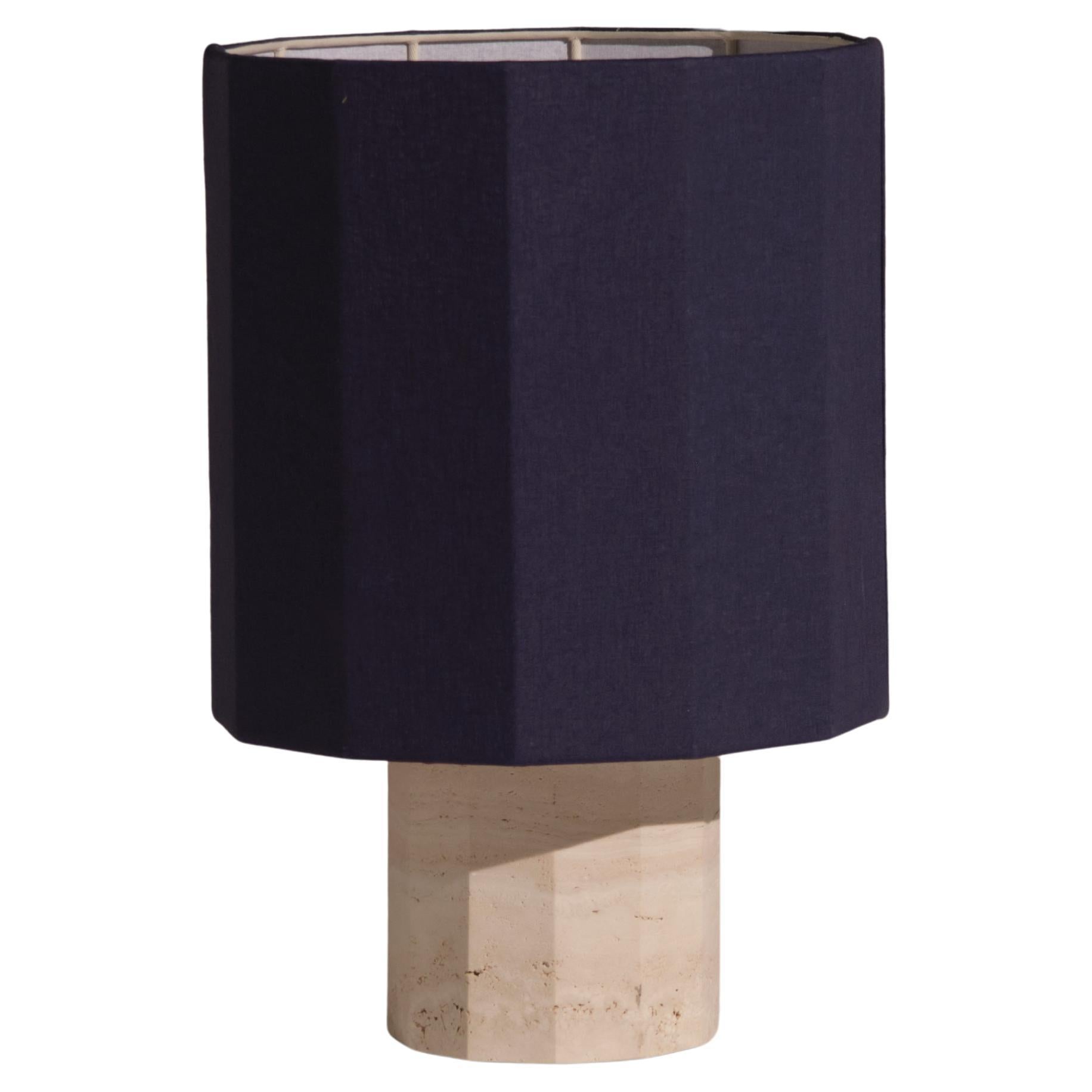 Lampada da tavolo media Roma II Dodecagon in travertino bianco di NASSI