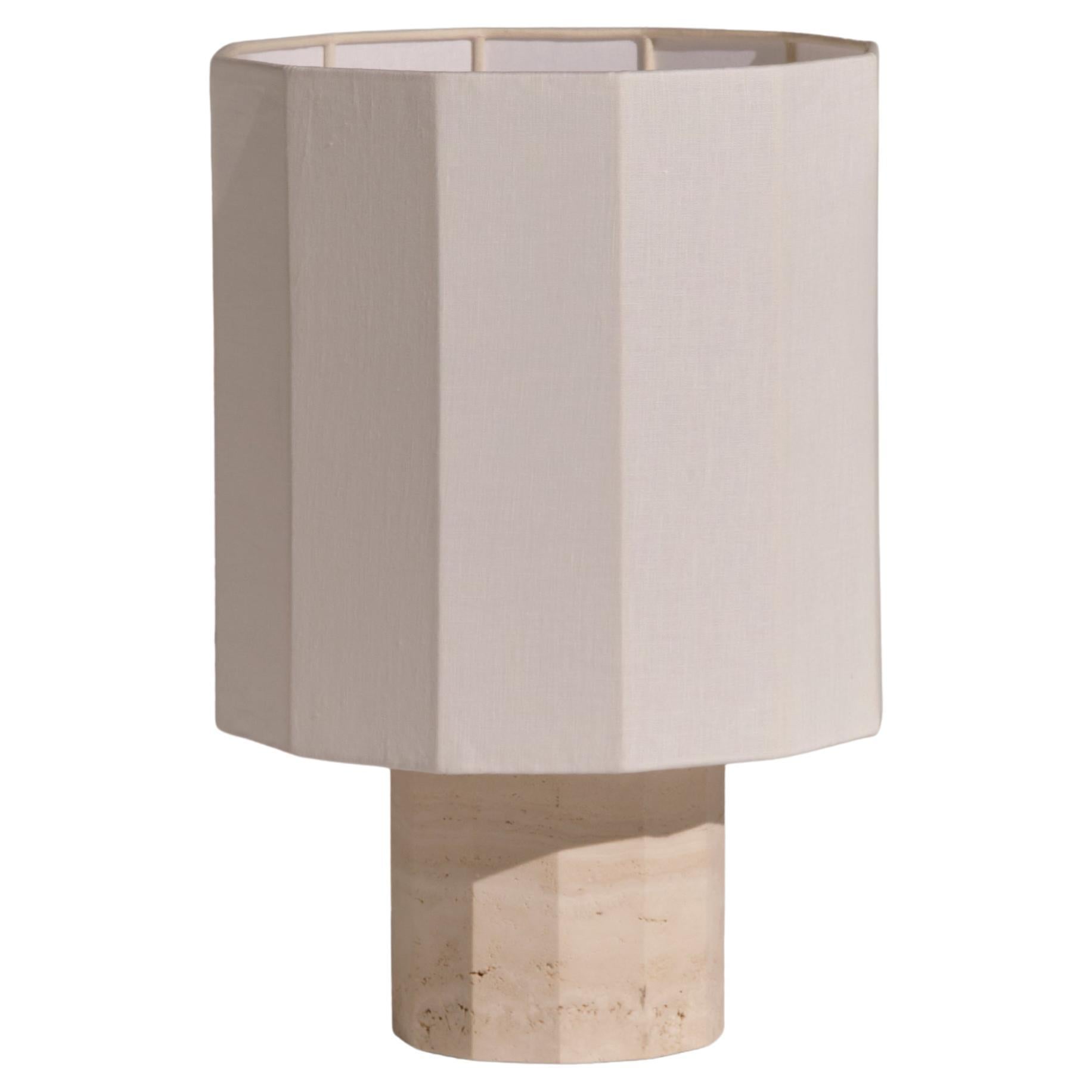 Lampada da tavolo media Roma II Dodecagon in travertino bianco di NASSI