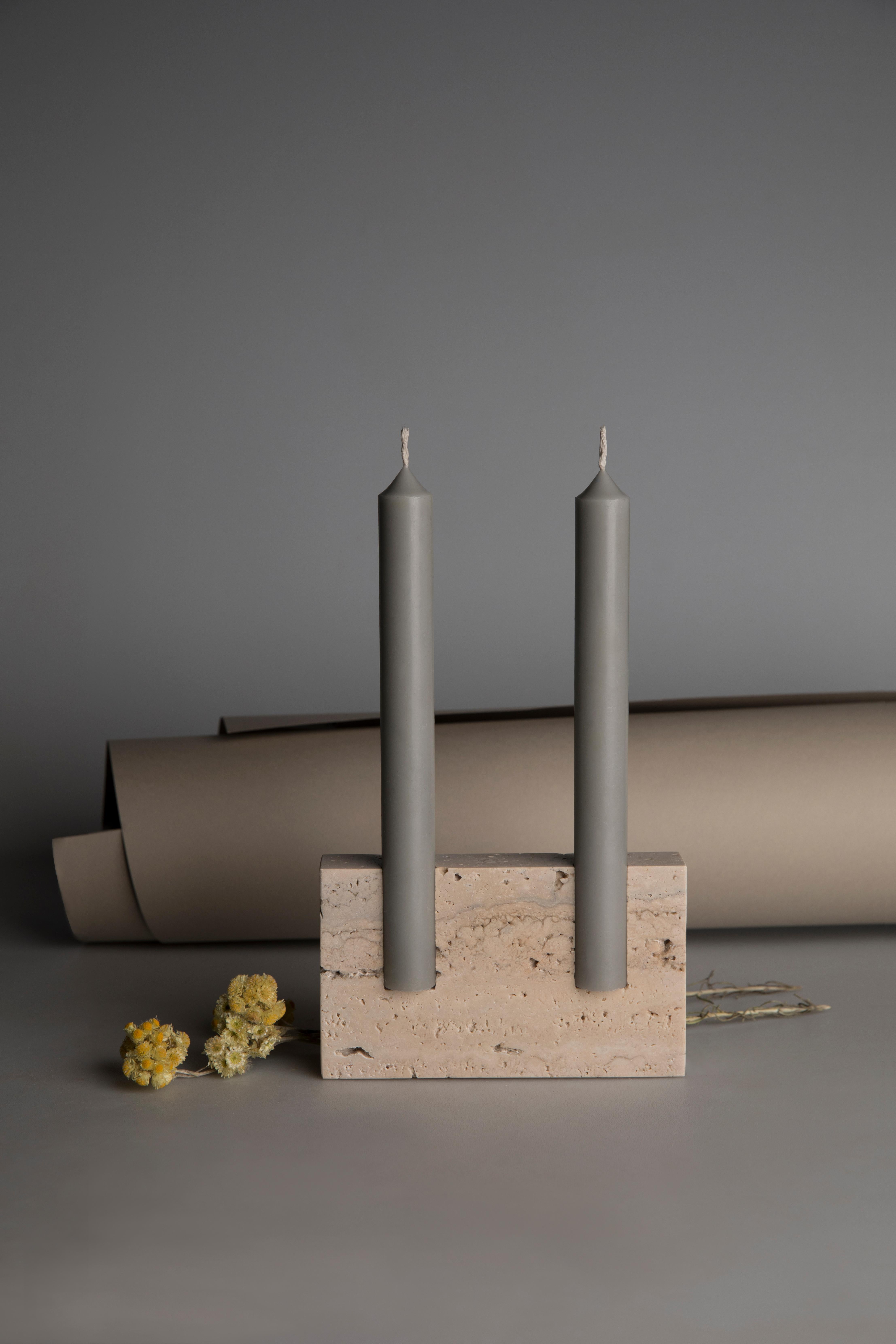 Weißer Travertin skulptierter Kerzenhalter Contemporary Art by Sanna Völker im Angebot 14