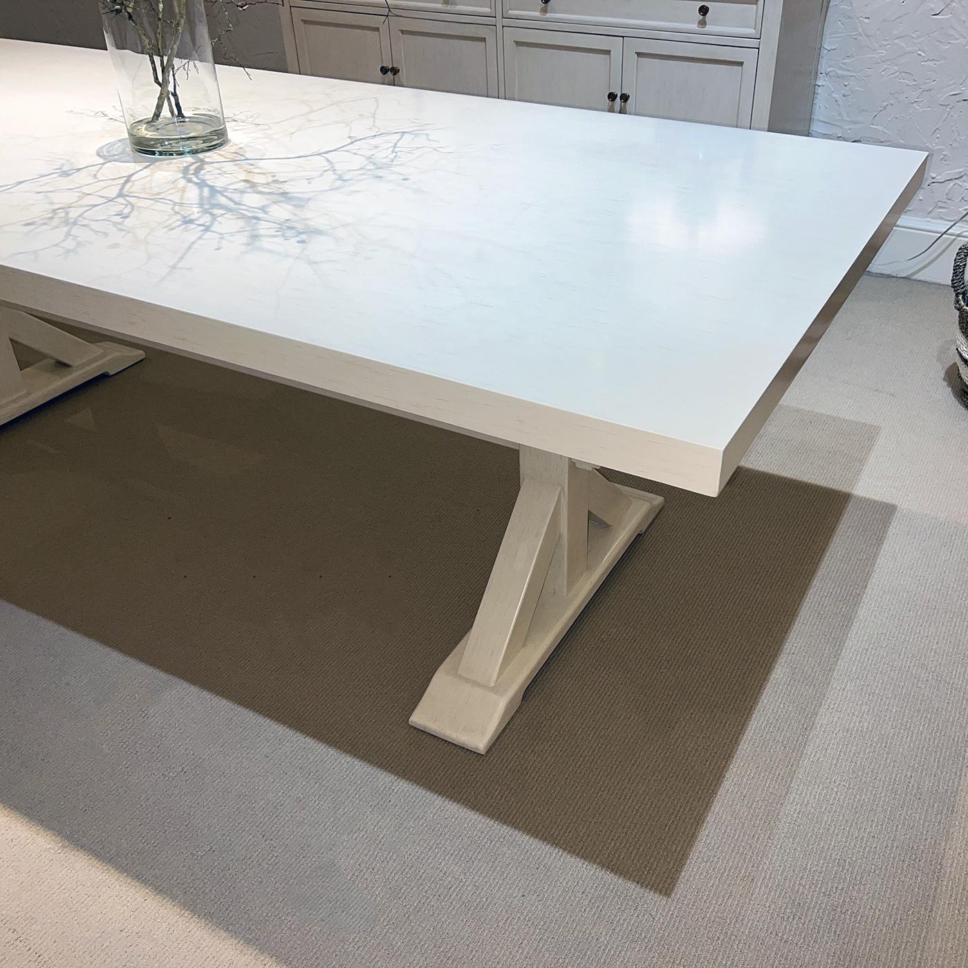 Bois Table de salle à manger blanche à tréteaux en vente